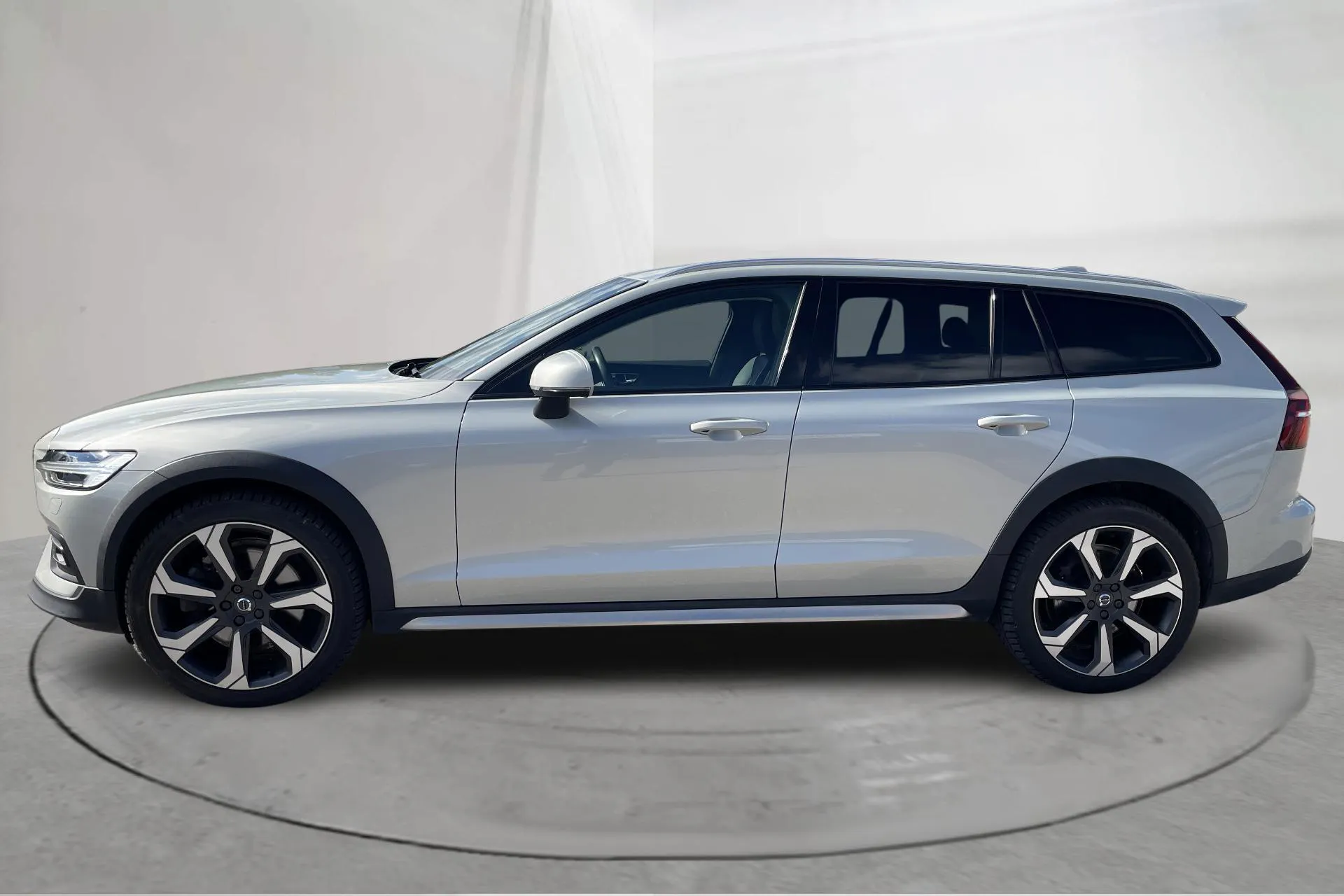 Presentation photo 2 of 23: Volvo V60 B4 Cross Country AWD Mildhybrid, Diesel (197hk) - 134 820 km - Automatic - white - 2022