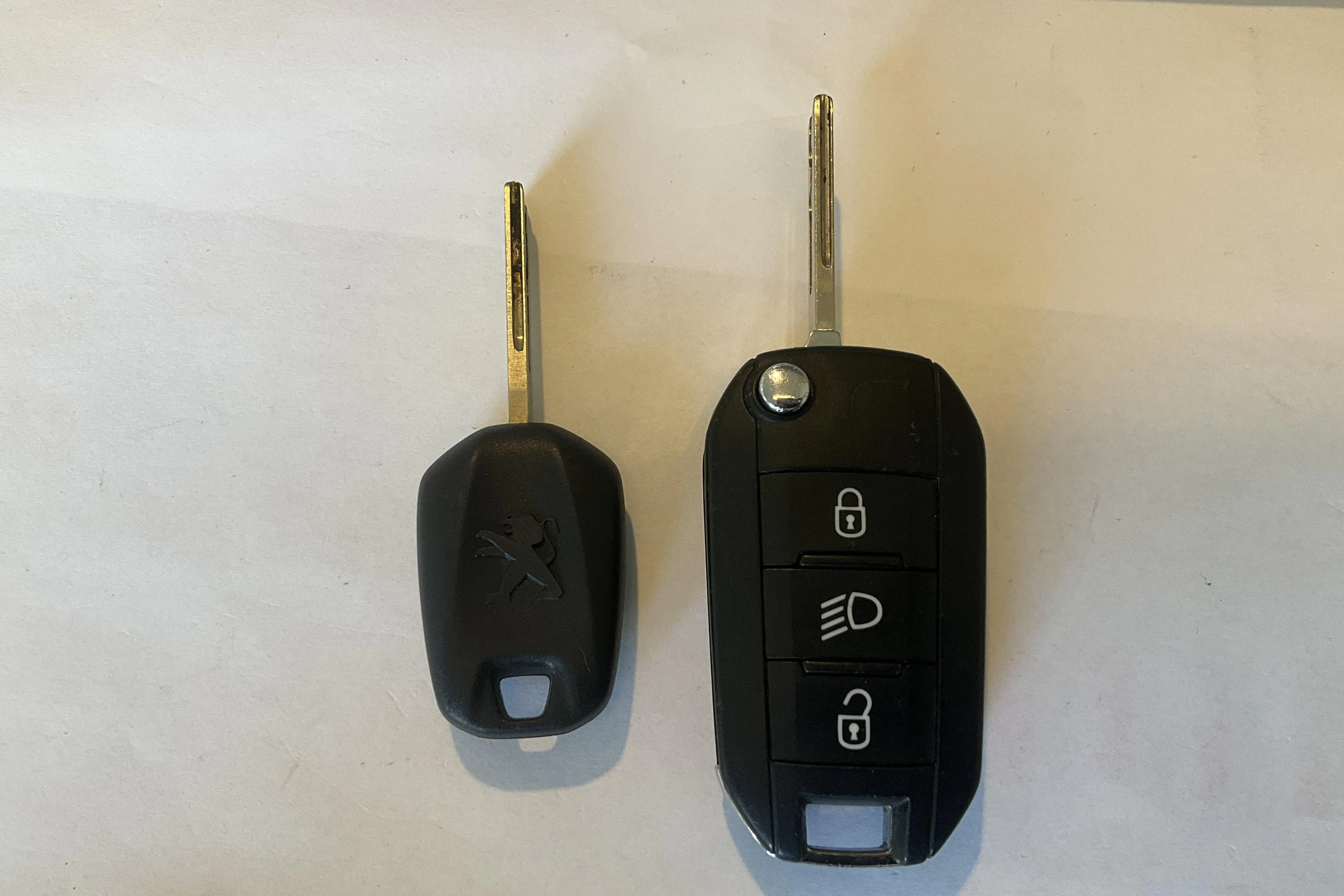 Presentationsfoto 12 av 12: Peugeot Traveller BlueHDi (180hk) - 17 041 mil - Automat - vit - 2018