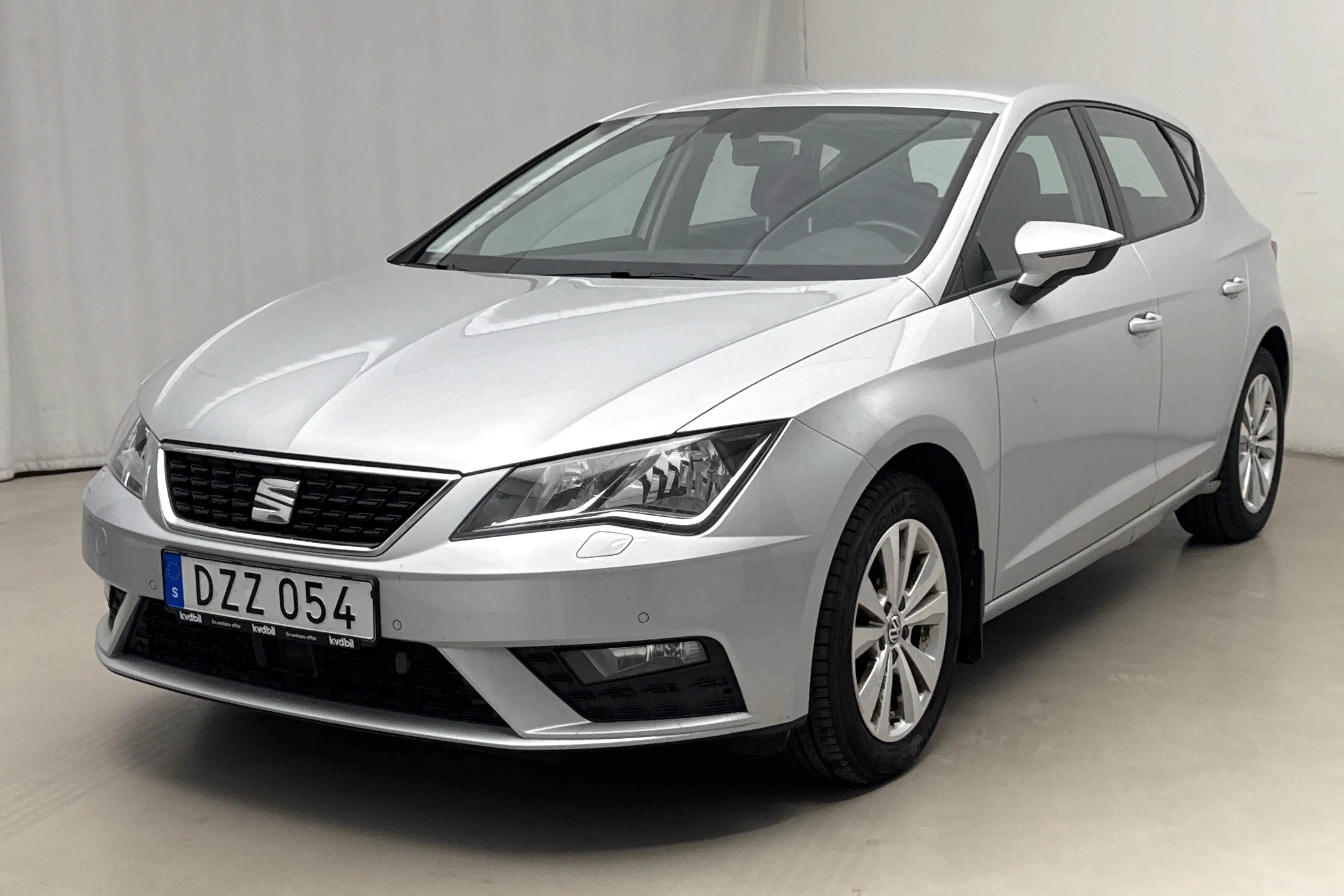 Presentation photo 1 of 14: Seat Leon 1.4 TGI 5dr (110hk) - 116 100 km - Automatic - silver - 2017
