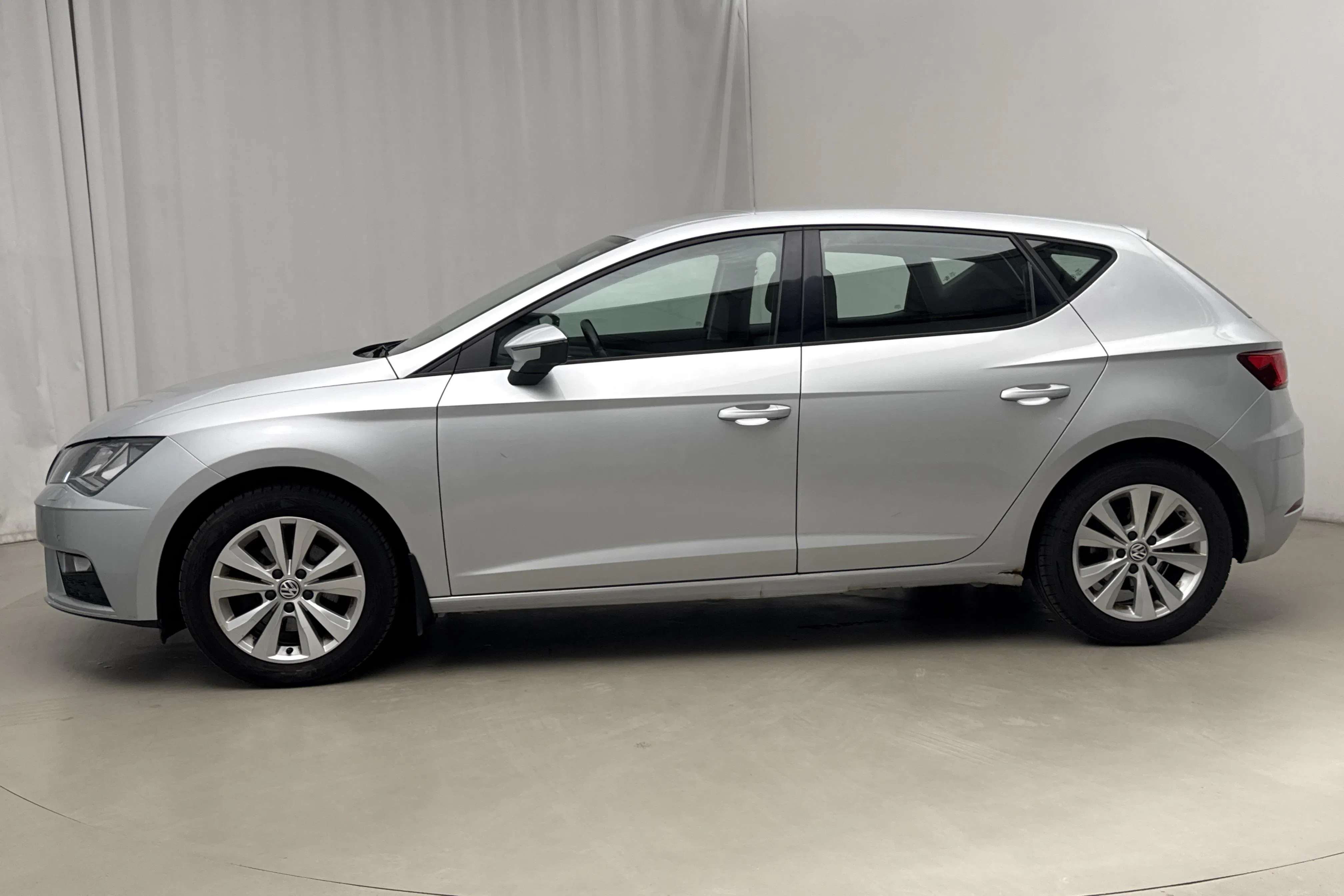Presentation photo 2 of 14: Seat Leon 1.4 TGI 5dr (110hk) - 116 100 km - Automatic - silver - 2017