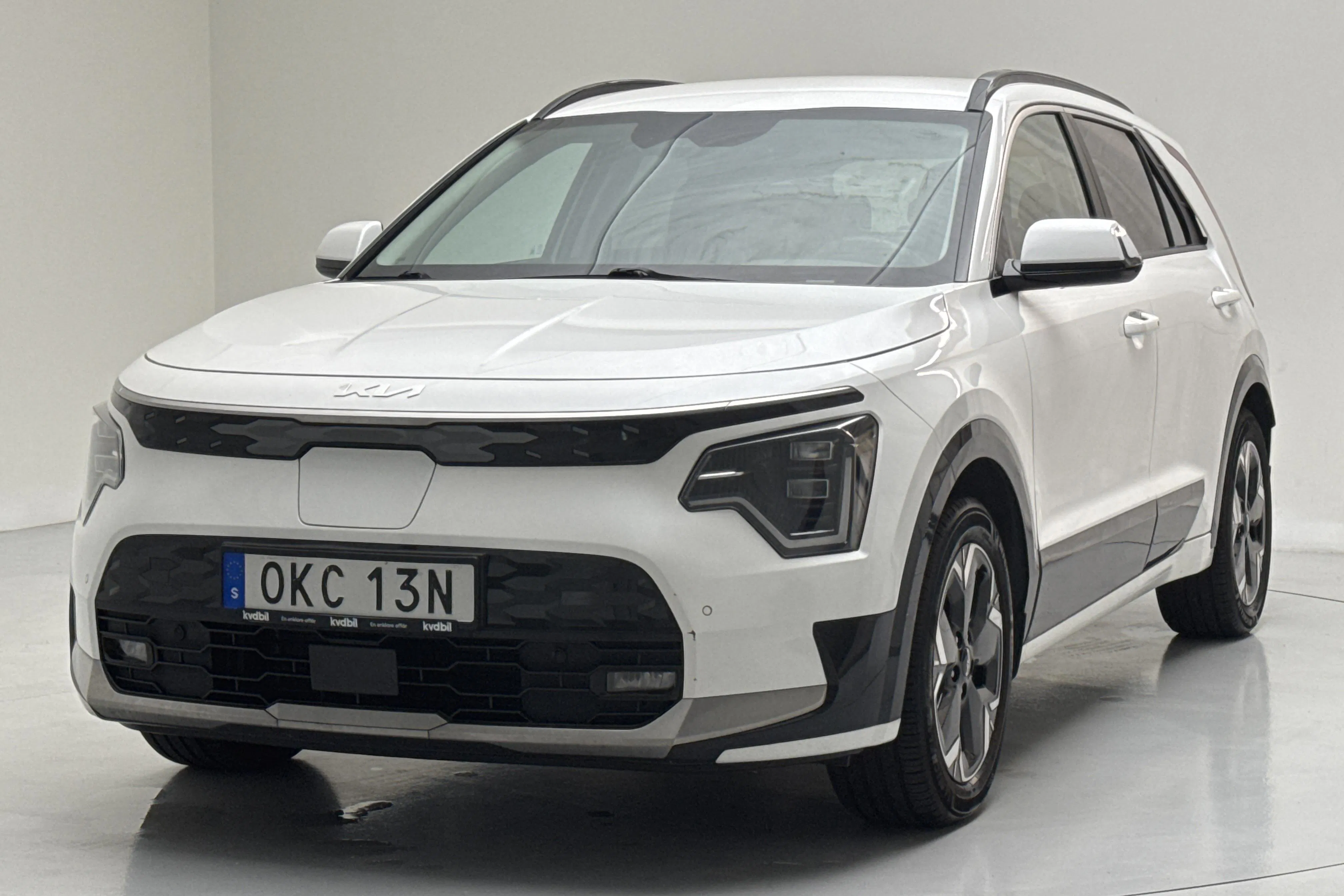 Presentationsfoto 1 av 18: KIA Niro EV 65kWh (204hk) - 12 404 mil - Automat - vit - 2023