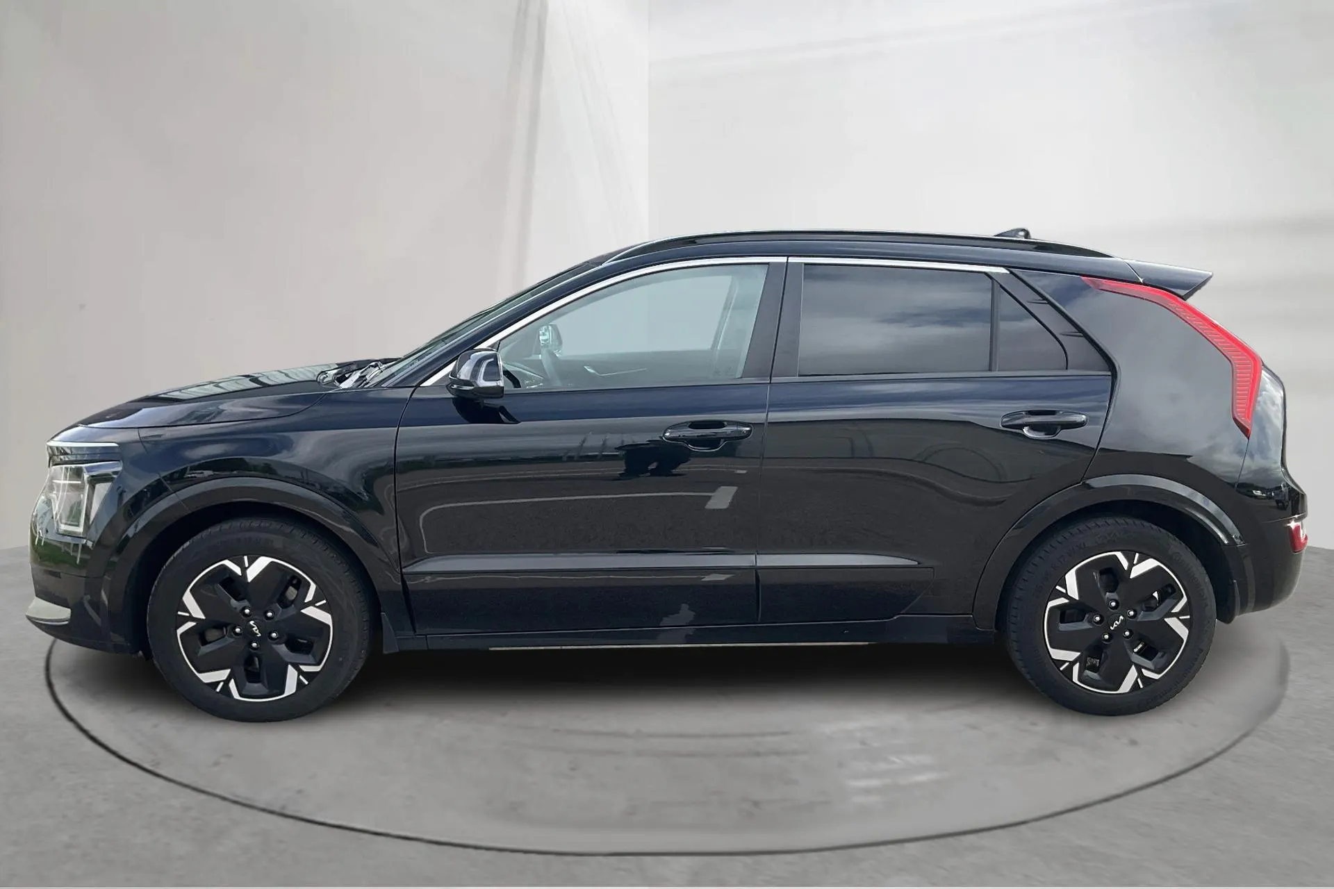 Presentationsfoto 2 av 19: KIA Niro EV 65kWh (204hk) - 12 866 mil - Automat - svart - 2023