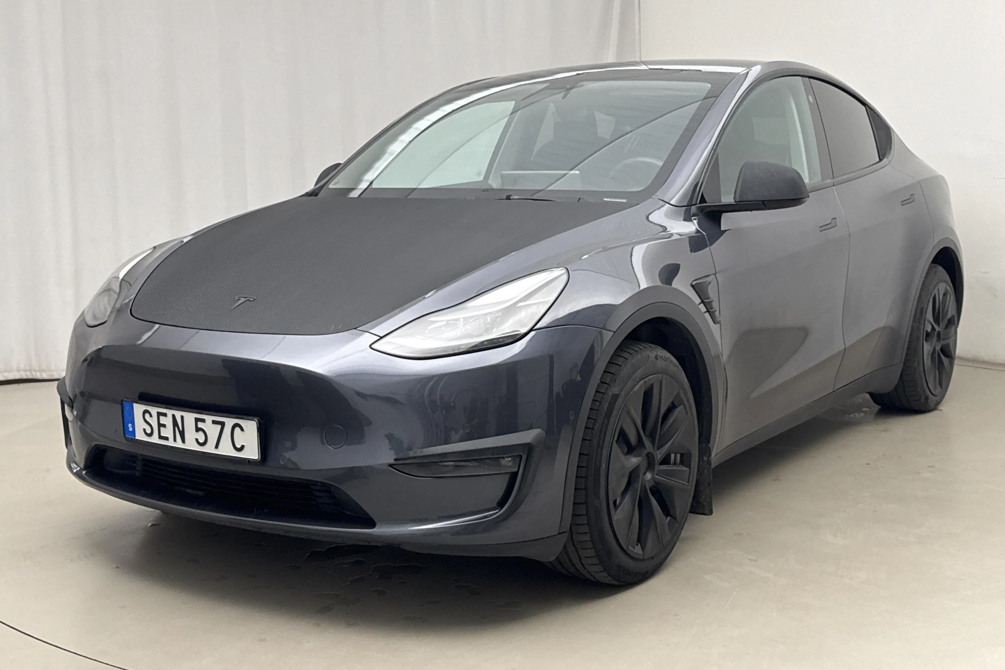 Presentation photo 1 of 24: Tesla Model Y Long Range Dual Motor AWD - 119 640 km - Automatic - gray - 2022