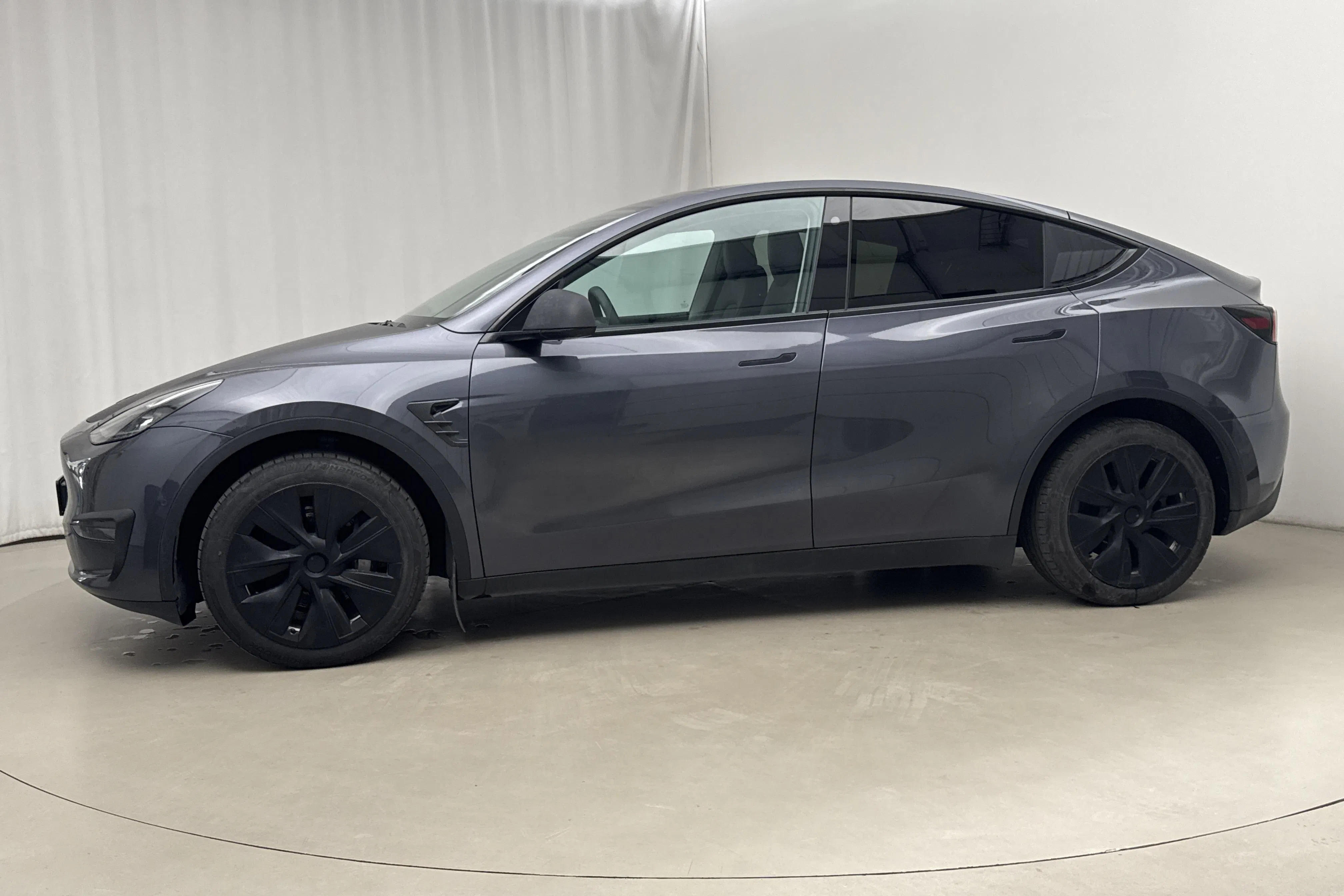 Presentation photo 2 of 24: Tesla Model Y Long Range Dual Motor AWD - 119 640 km - Automatic - gray - 2022