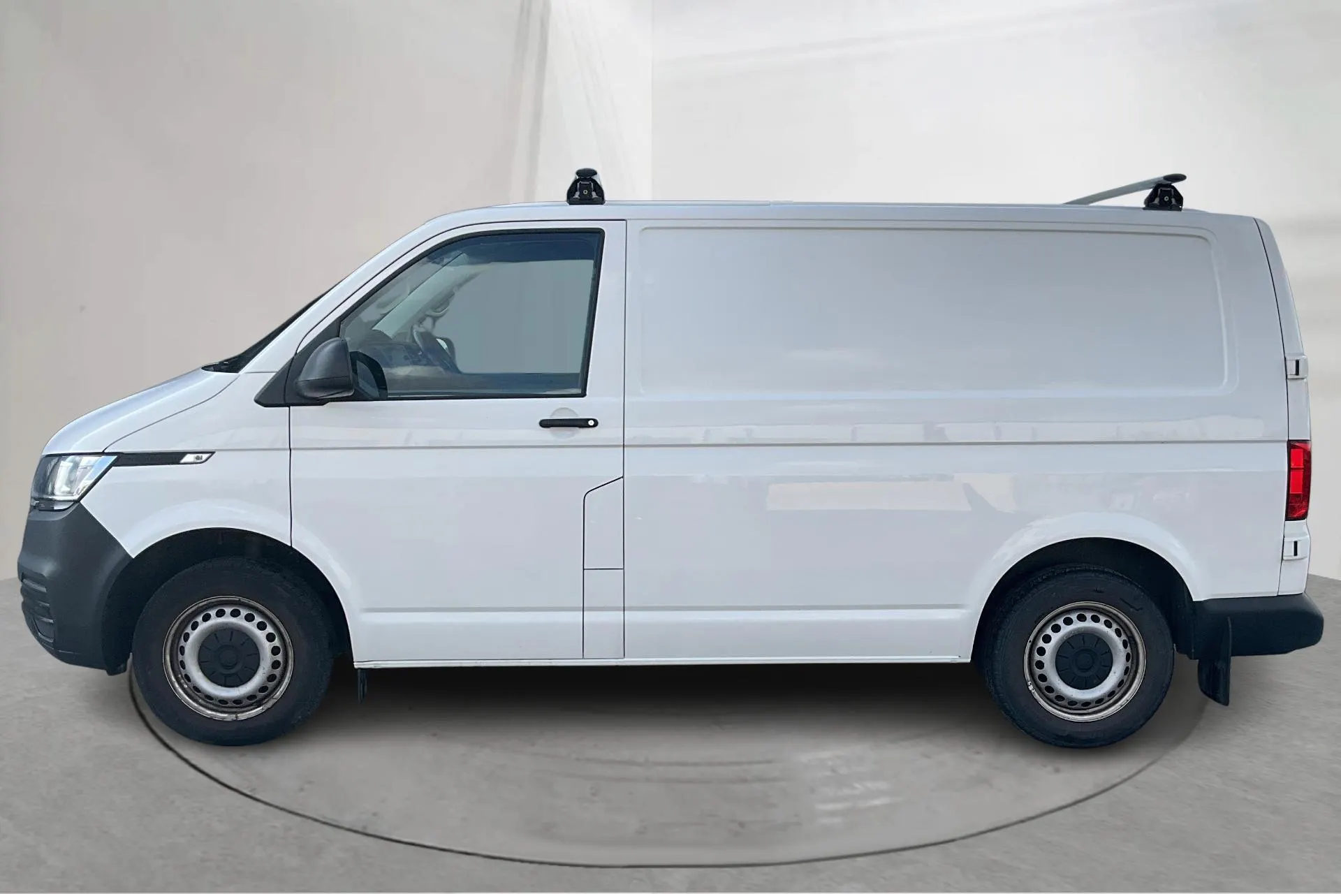 Presentation photo 2 of 16: VW Transporter T6.1 Skåp TDI (110hk) - 99 180 km - Manual - white - 2020