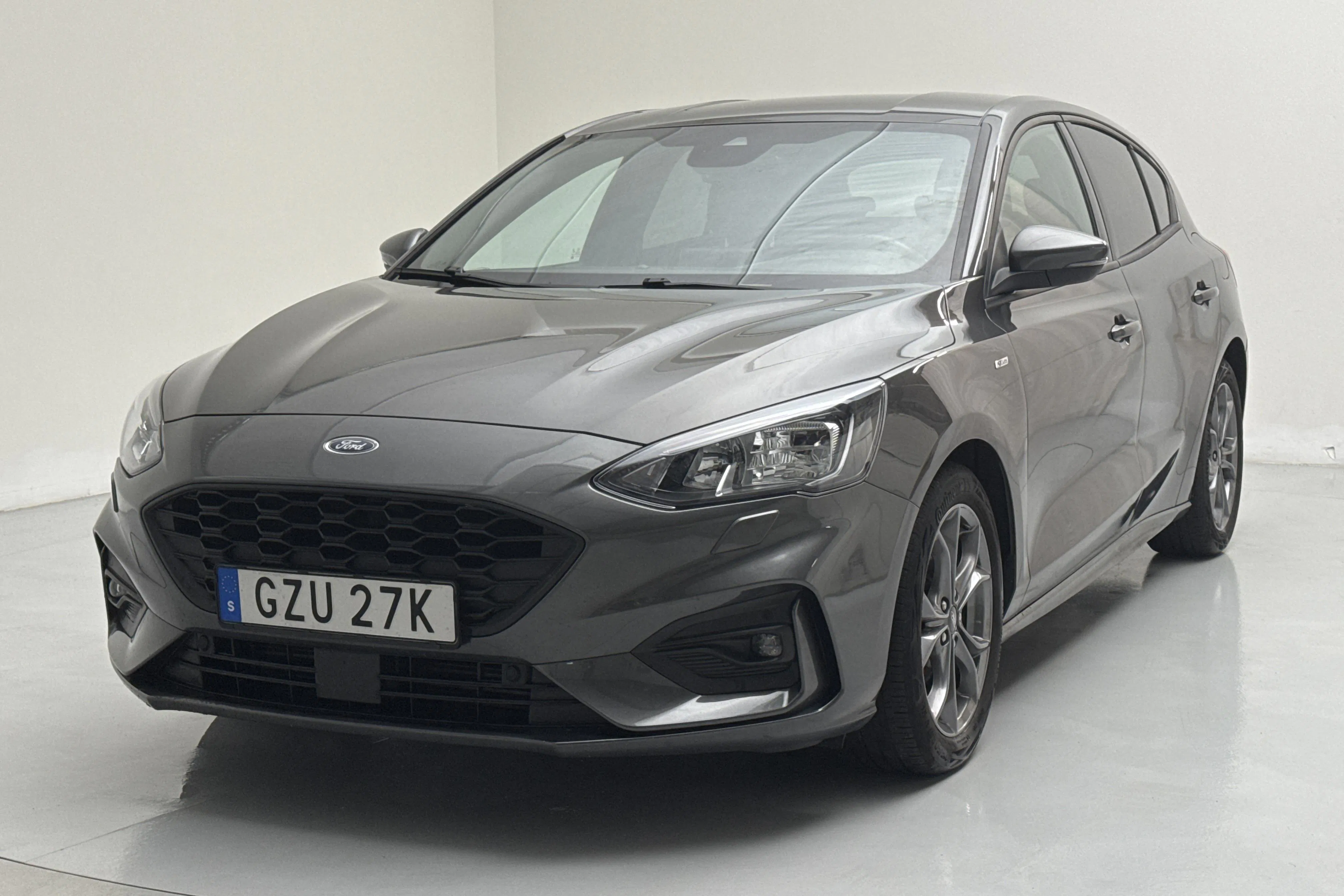 Presentationsfoto 1 av 14: Ford Focus 1.0T EcoBoost 5dr (125hk) - 5 156 mil - Manuell - grå - 2022