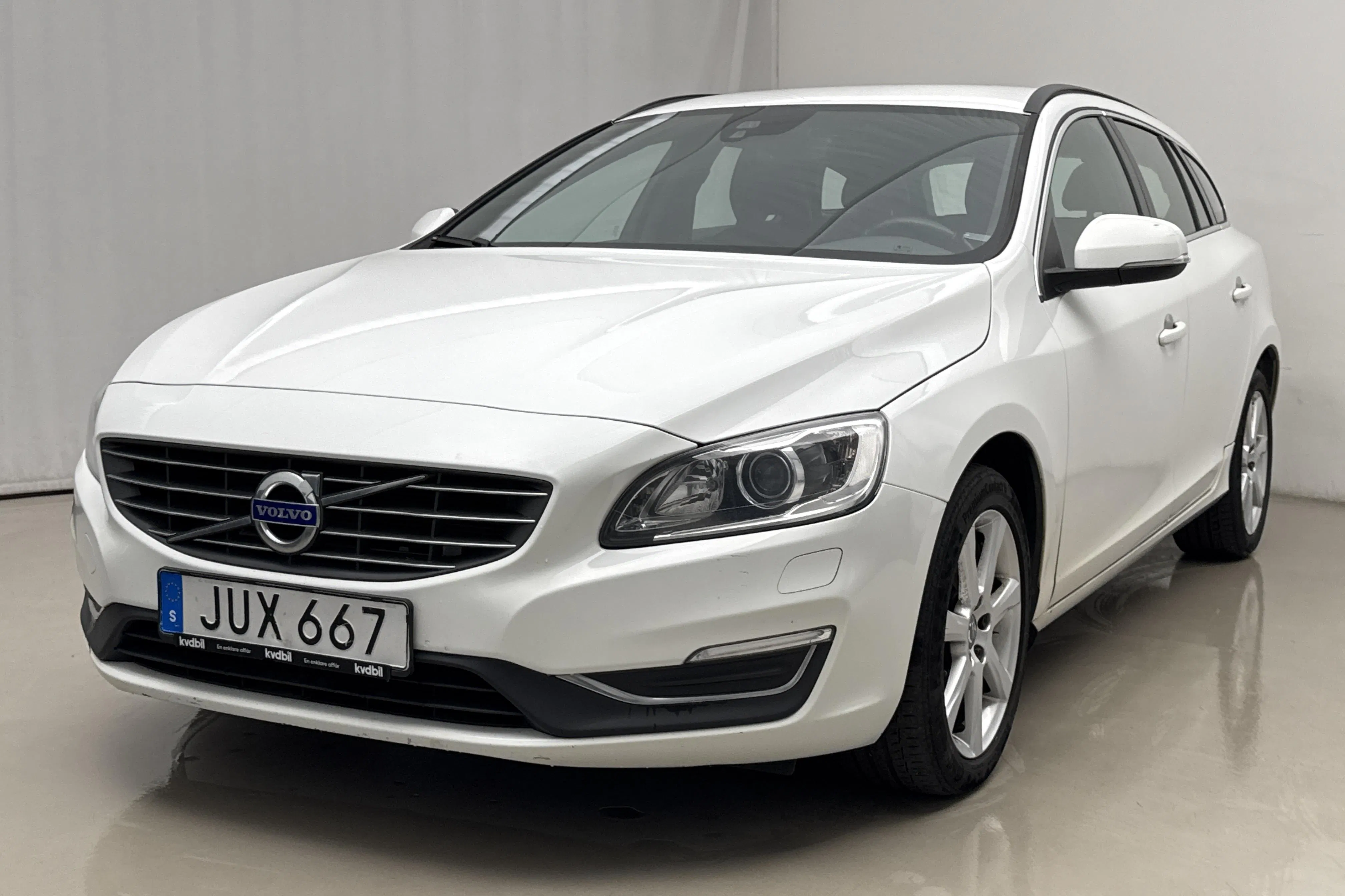 Presentation photo 1 of 16: Volvo V60 D3 (150hk) - 112 040 km - Automatic - white - 2018