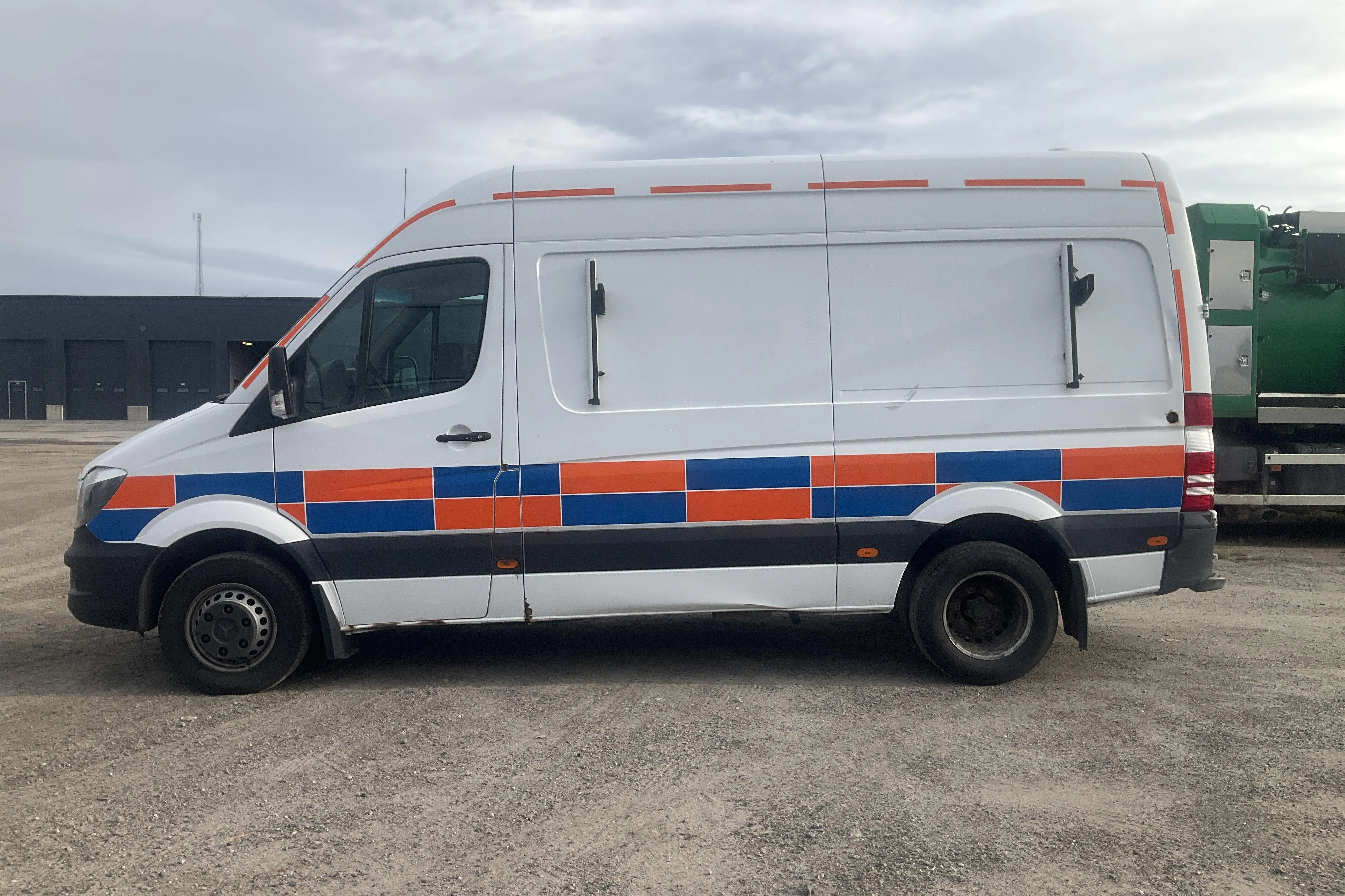 Presentation photo 2 of 41: MERCEDES SPRINTER 519 CDI - 185 307 km - Automatic - white - 2017