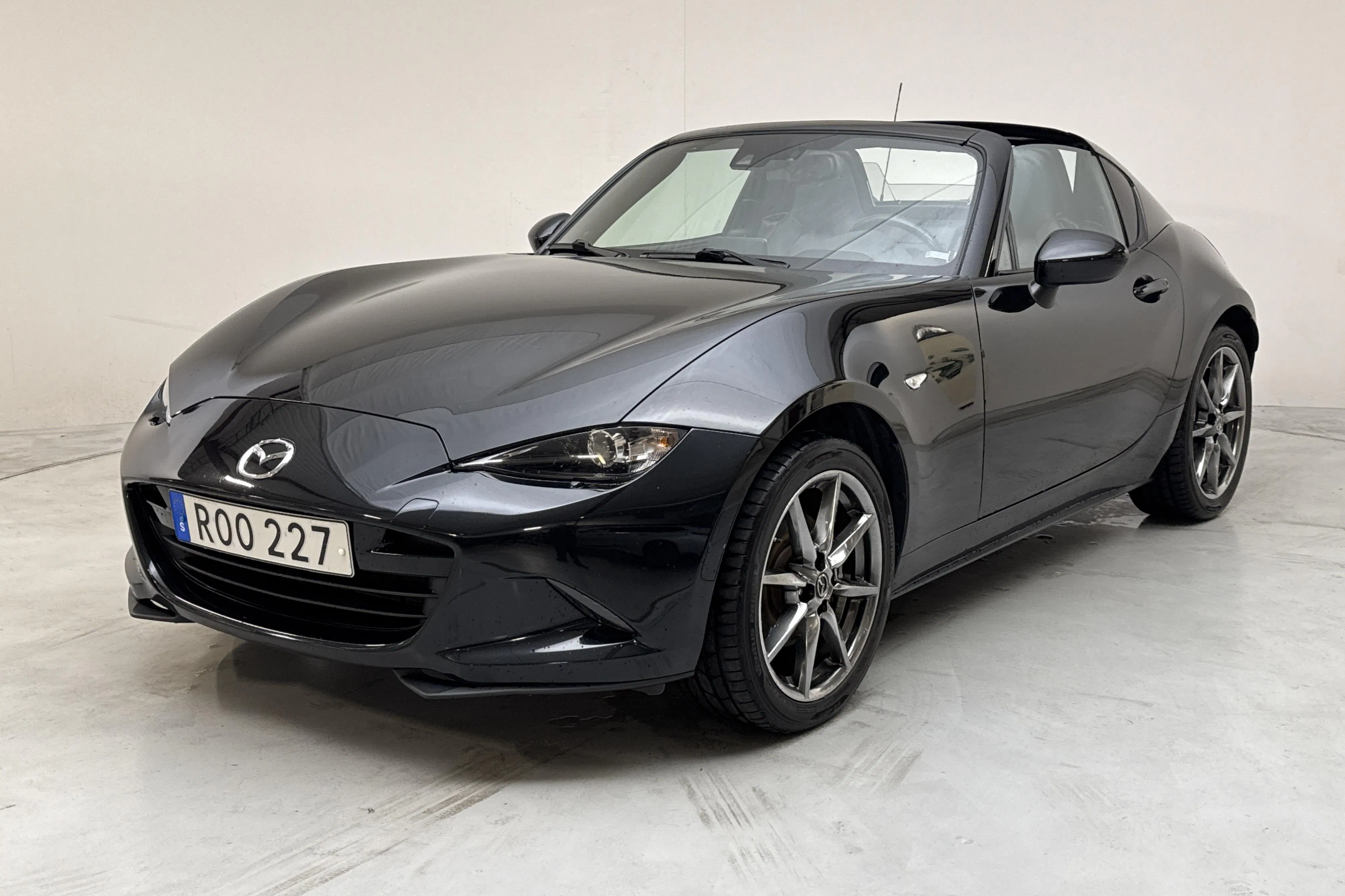 Presentationsfoto 1 av 17: Mazda MX-5 RF 2.0 (160hk) - 12 434 mil - Manuell - svart - 2018