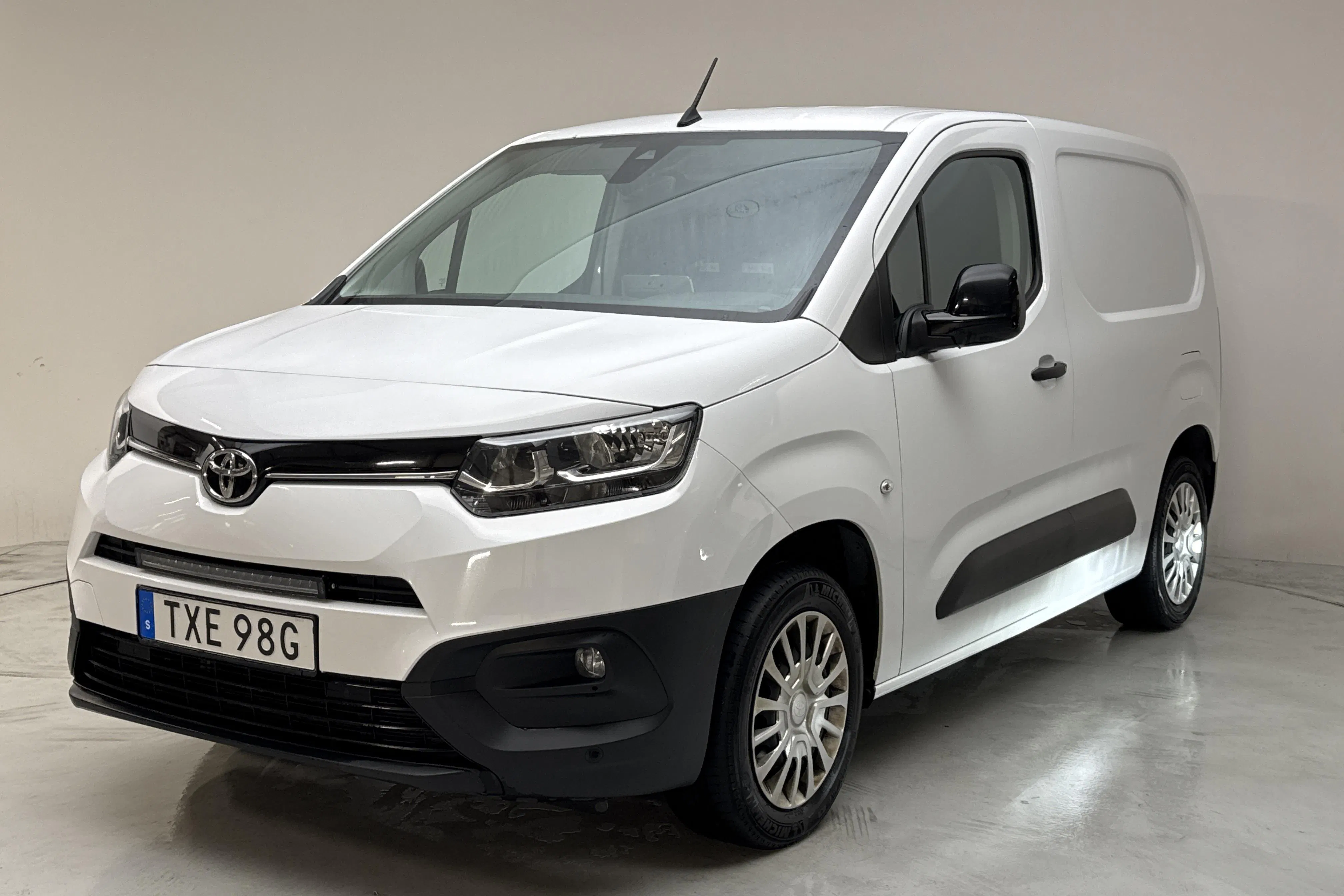 Presentation photo 1 of 12: Toyota PROACE CITY 1.5D (130hk) - 103 230 km - Automatic - white - 2023