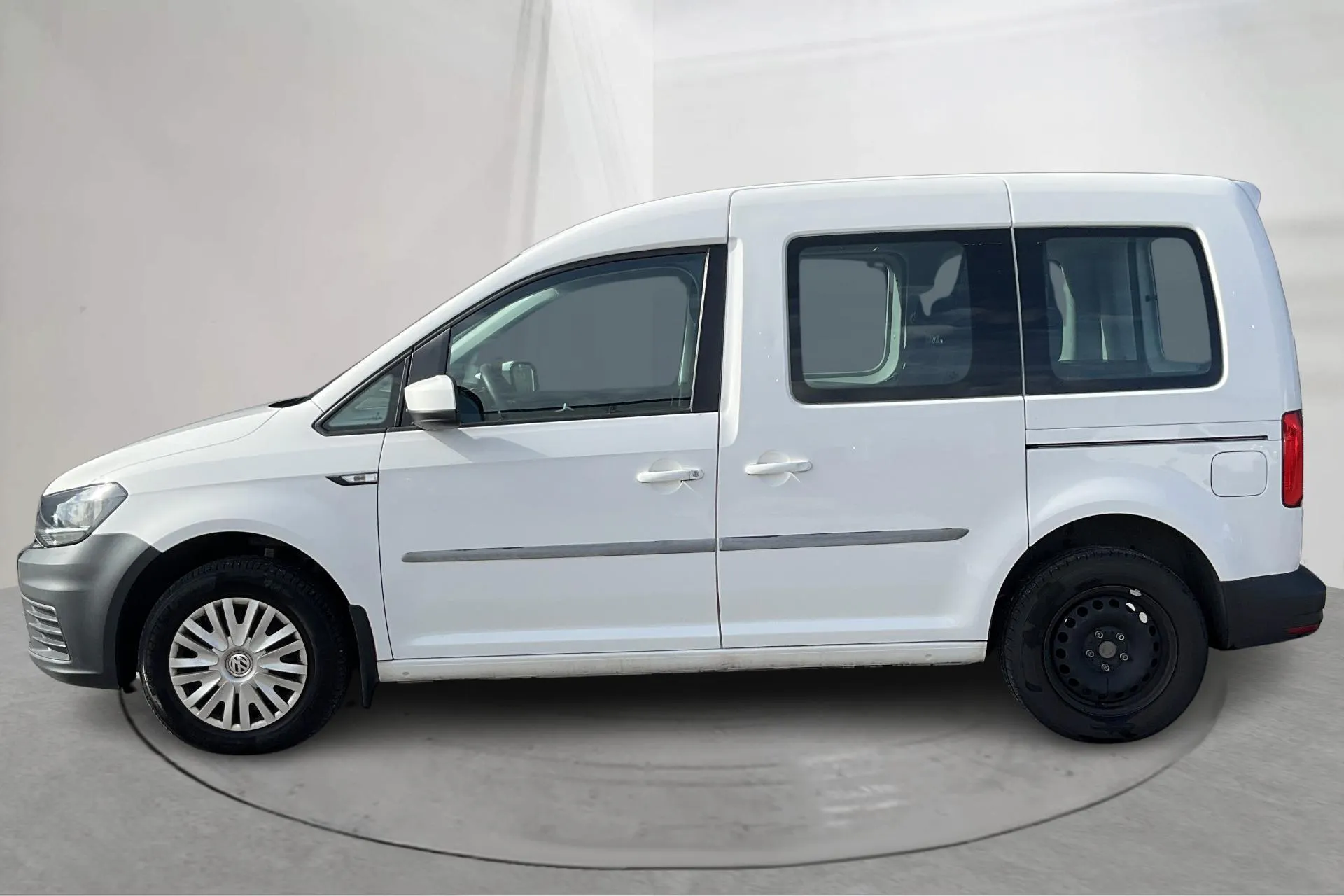 Presentation photo 2 of 15: VW Caddy Combi 2.0 TDI (75hk) - 70 130 km - Manual - white - 2018