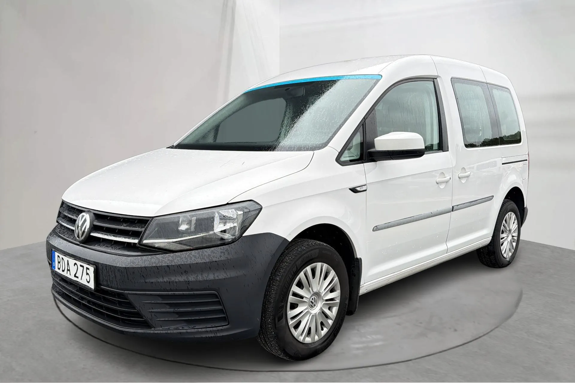 Presentationsfoto 1 av 15: VW Caddy Combi 2.0 TDI (75hk) - 7 223 mil - Manuell - vit - 2017