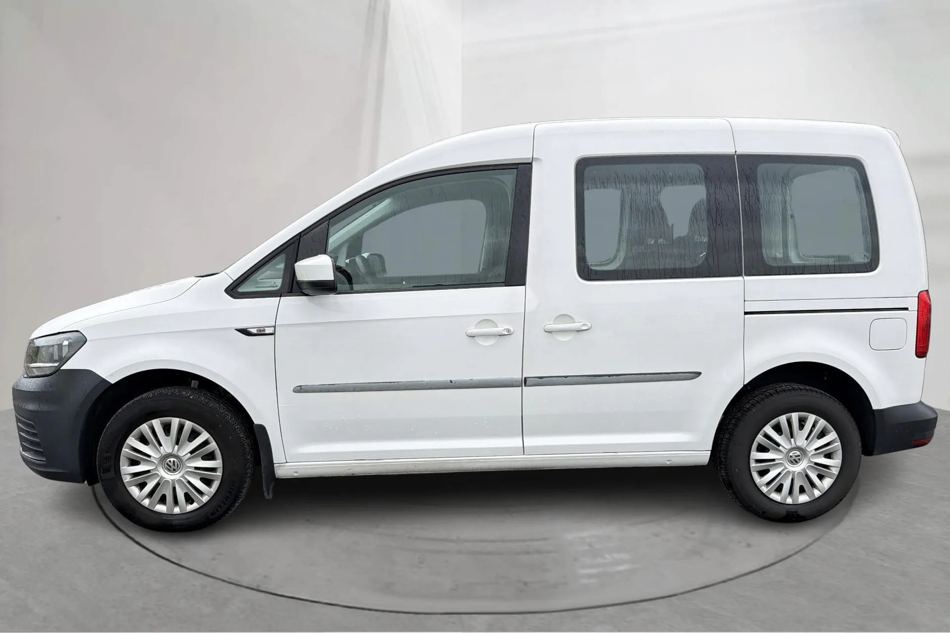 Presentationsfoto 2 av 15: VW Caddy Combi 2.0 TDI (75hk) - 7 223 mil - Manuell - vit - 2017