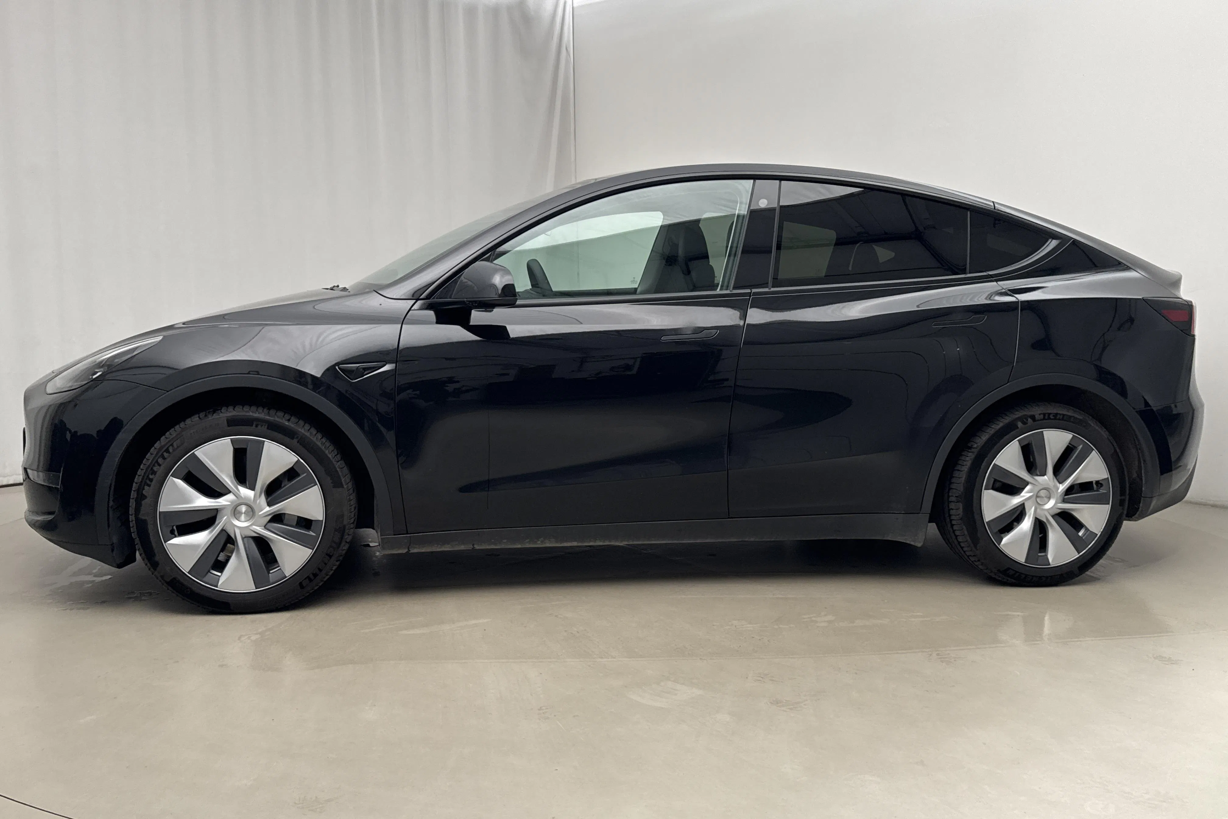 Presentationsfoto 2 av 22: Tesla Model Y Long Range Dual Motor AWD - 15 341 mil - Automat - svart - 2023