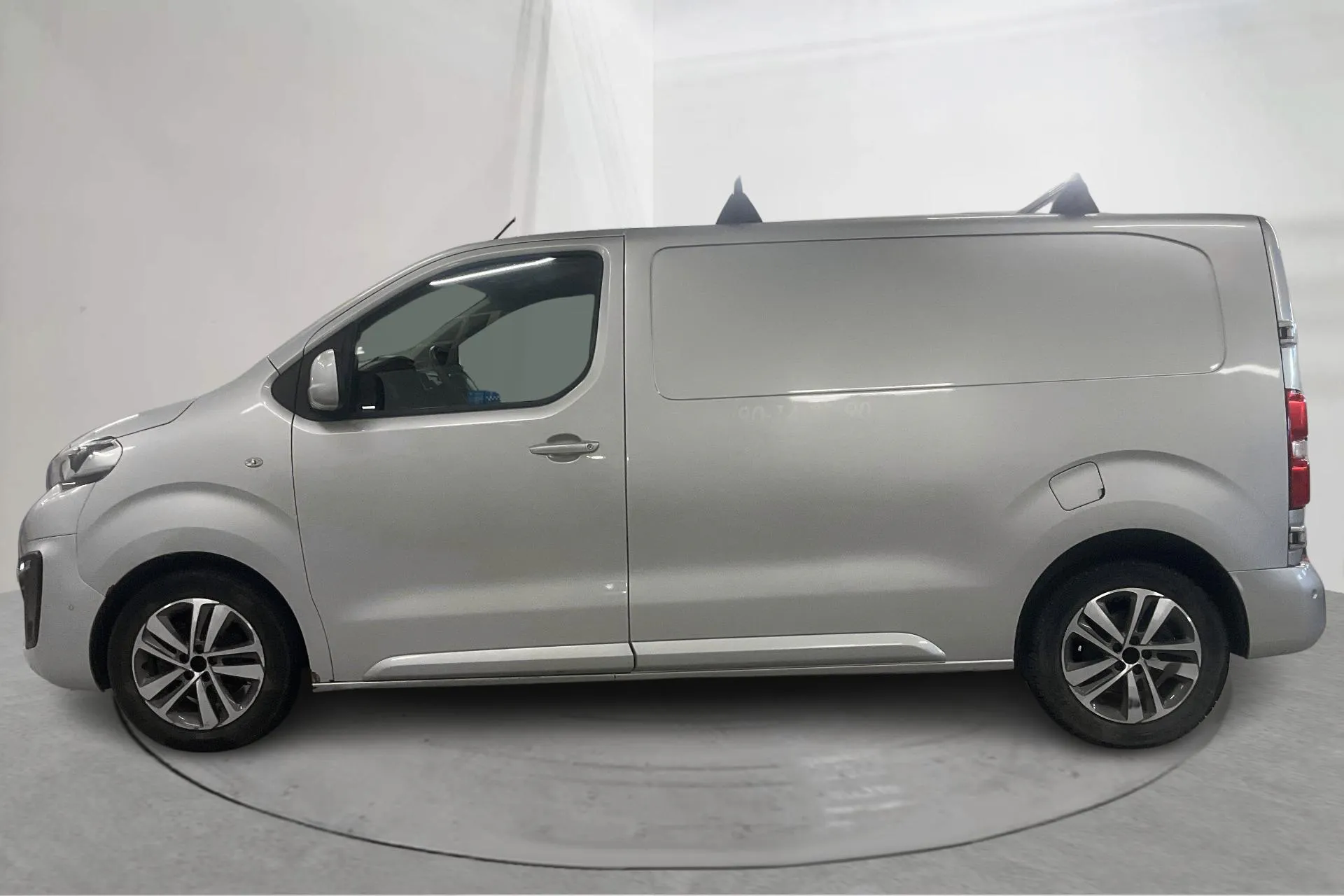 Presentationsfoto 2 av 18: Peugeot Expert BlueHDi Skåp (177hk) - 10 905 mil - Automat - silver - 2016