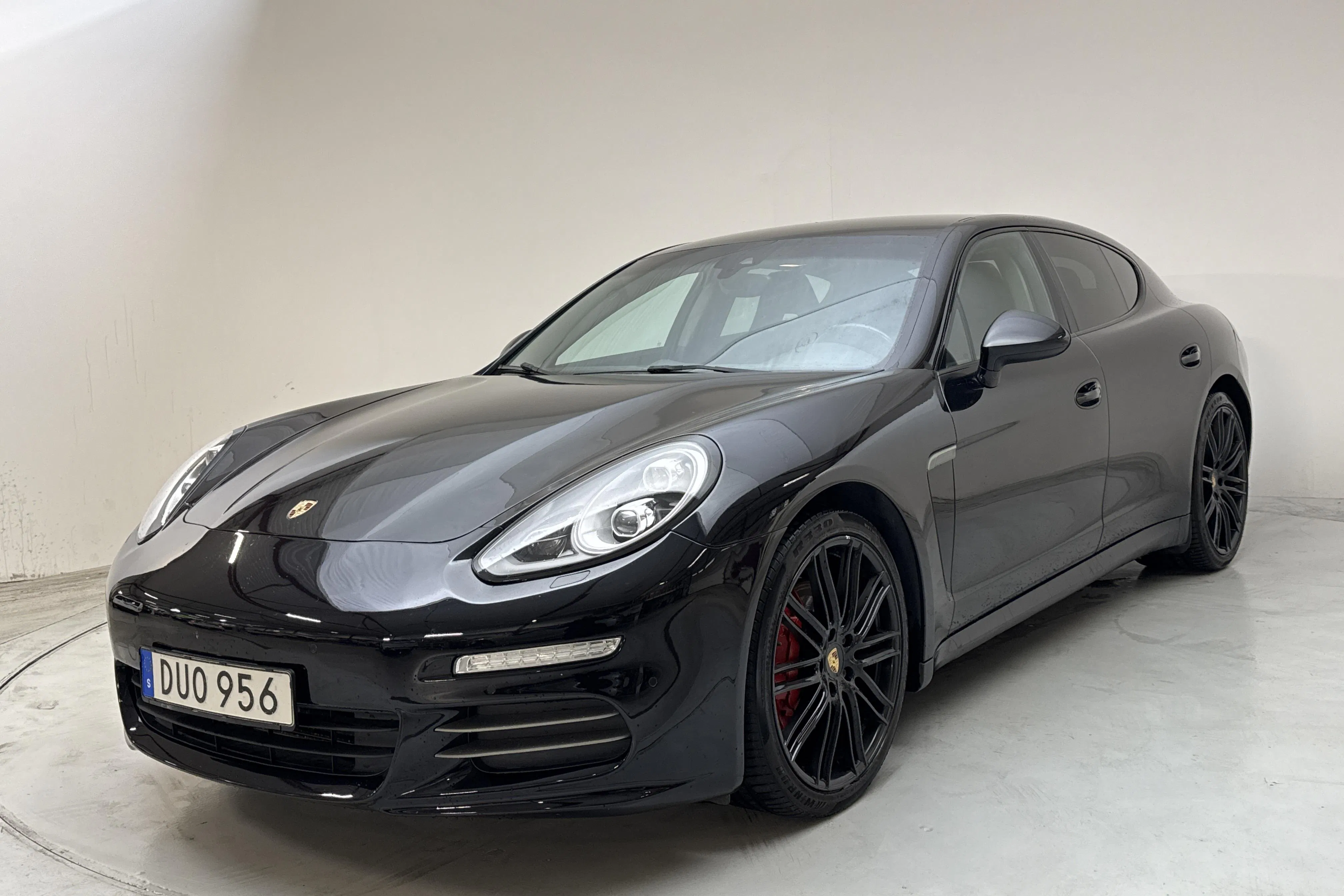 Presentation photo 1 of 17: Porsche Panamera 4 (310hk) - 202 140 km - Automatic - black - 2015
