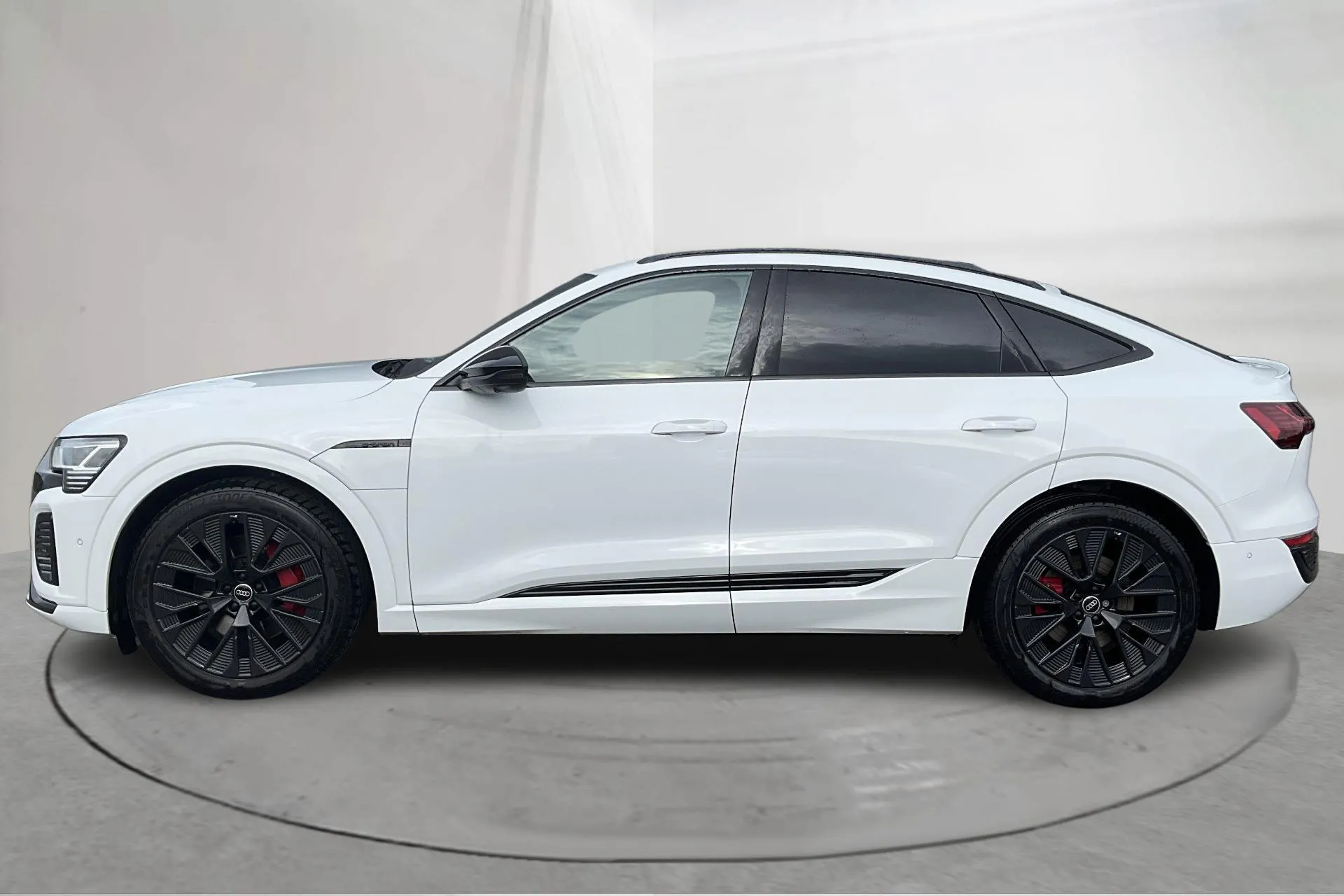 Presentation photo 2 of 20: Audi Q8 Sportback 55 e-tron quattro (408hk) - 48 810 km - Automatic - white - 2024