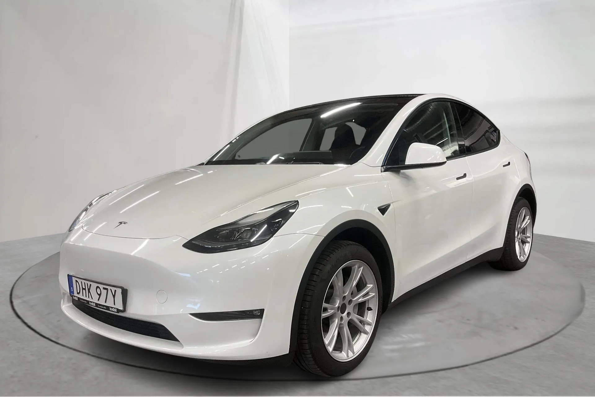 Presentation photo 1 of 20: Tesla Model Y Long Range Dual Motor AWD - 89 310 km - Automatic - white - 2023