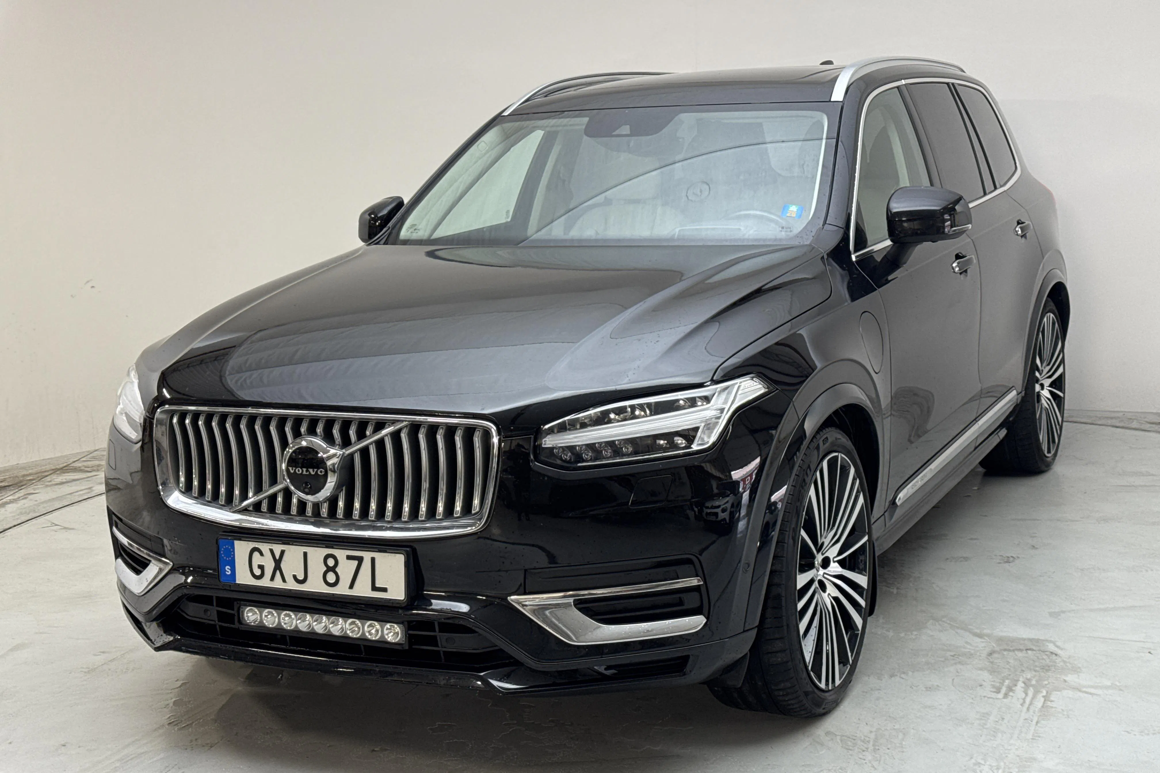 Presentationsfoto 1 av 21: Volvo XC90 T8 AWD Twin Engine (390hk) - 13 659 mil - Automat - svart - 2021