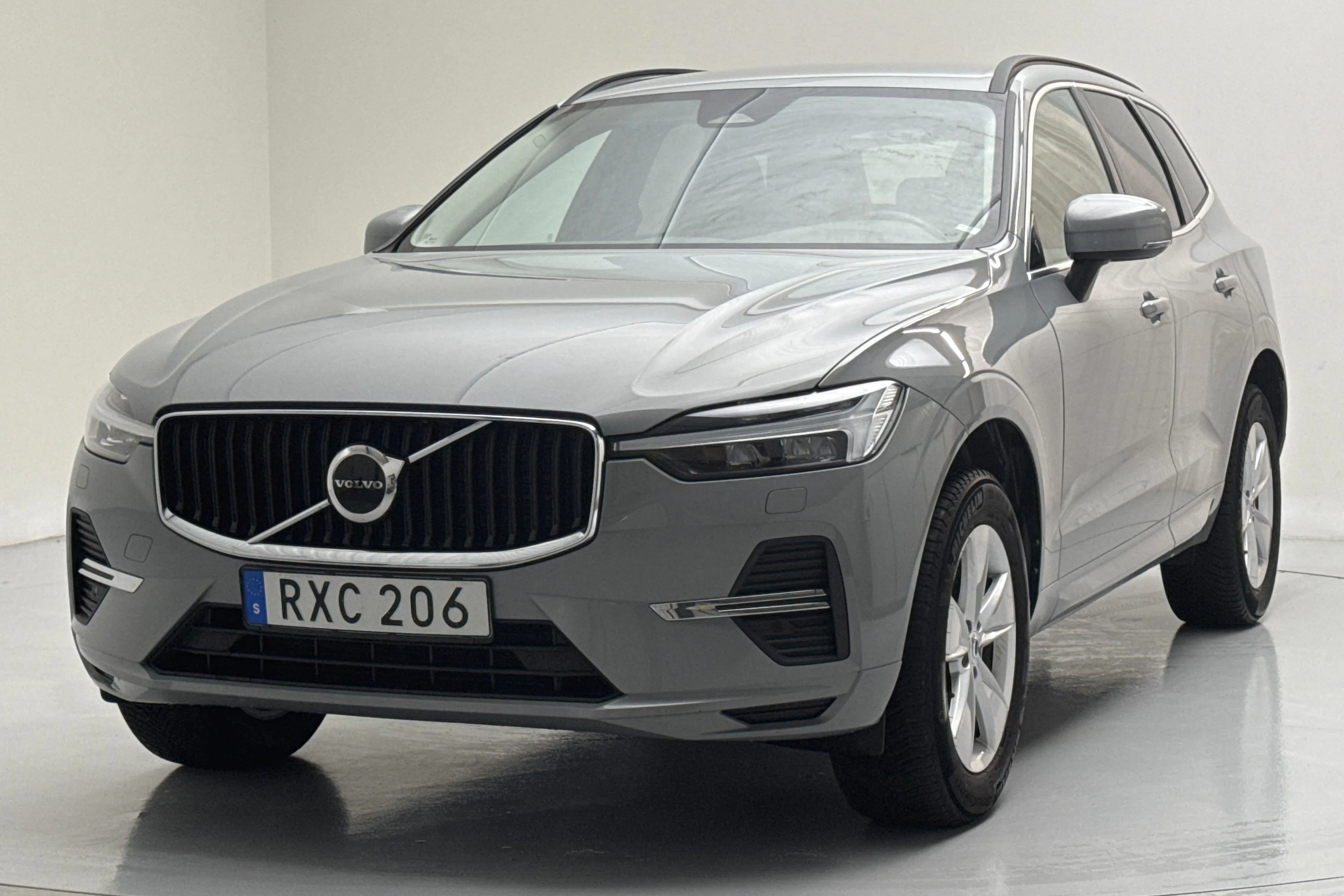 Presentationsfoto 1 av 16: Volvo XC60 B4 AWD Mildhybrid, Diesel (197hk) - 7 194 mil - Automat - grå - 2024
