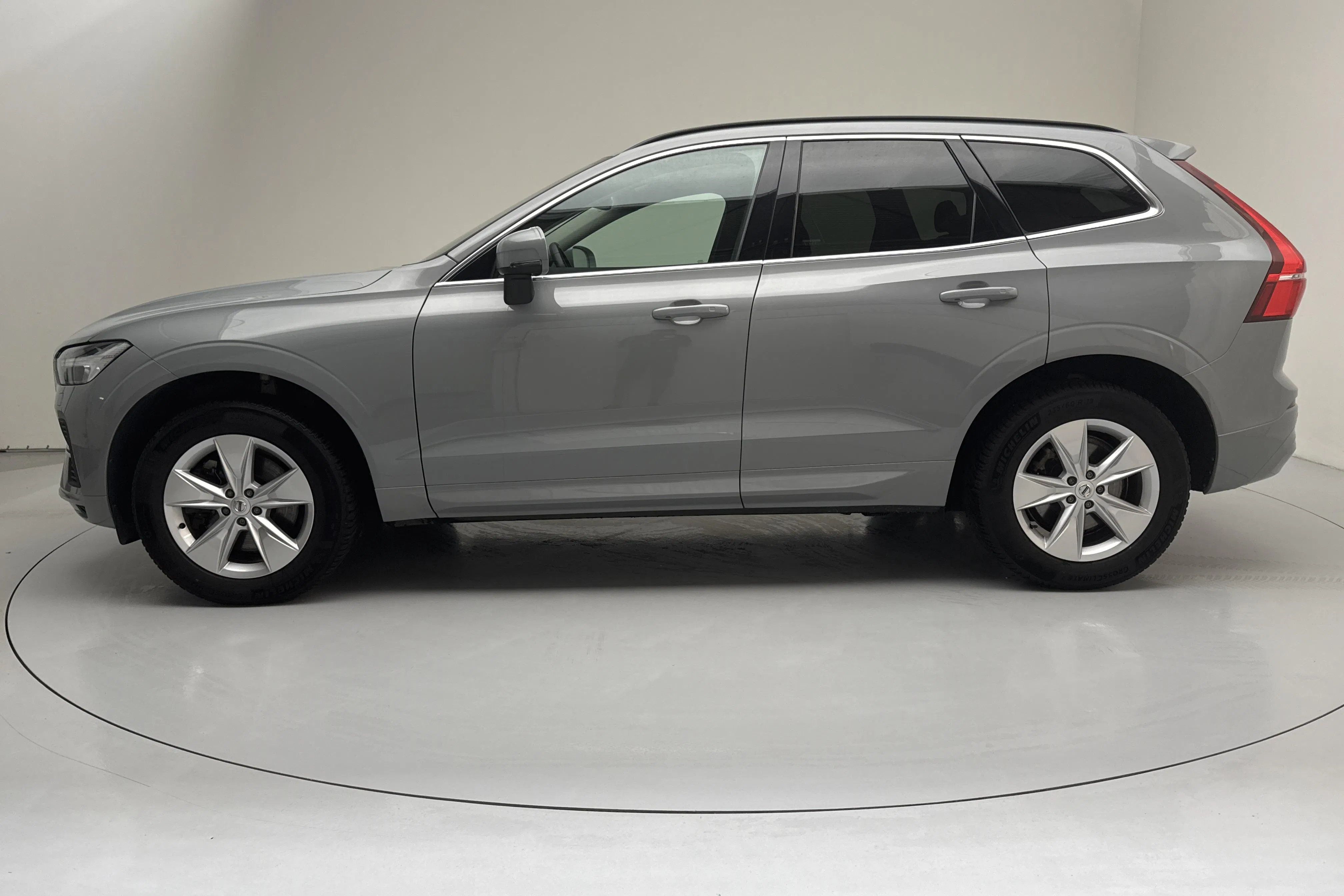 Presentationsfoto 2 av 16: Volvo XC60 B4 AWD Mildhybrid, Diesel (197hk) - 7 194 mil - Automat - grå - 2024