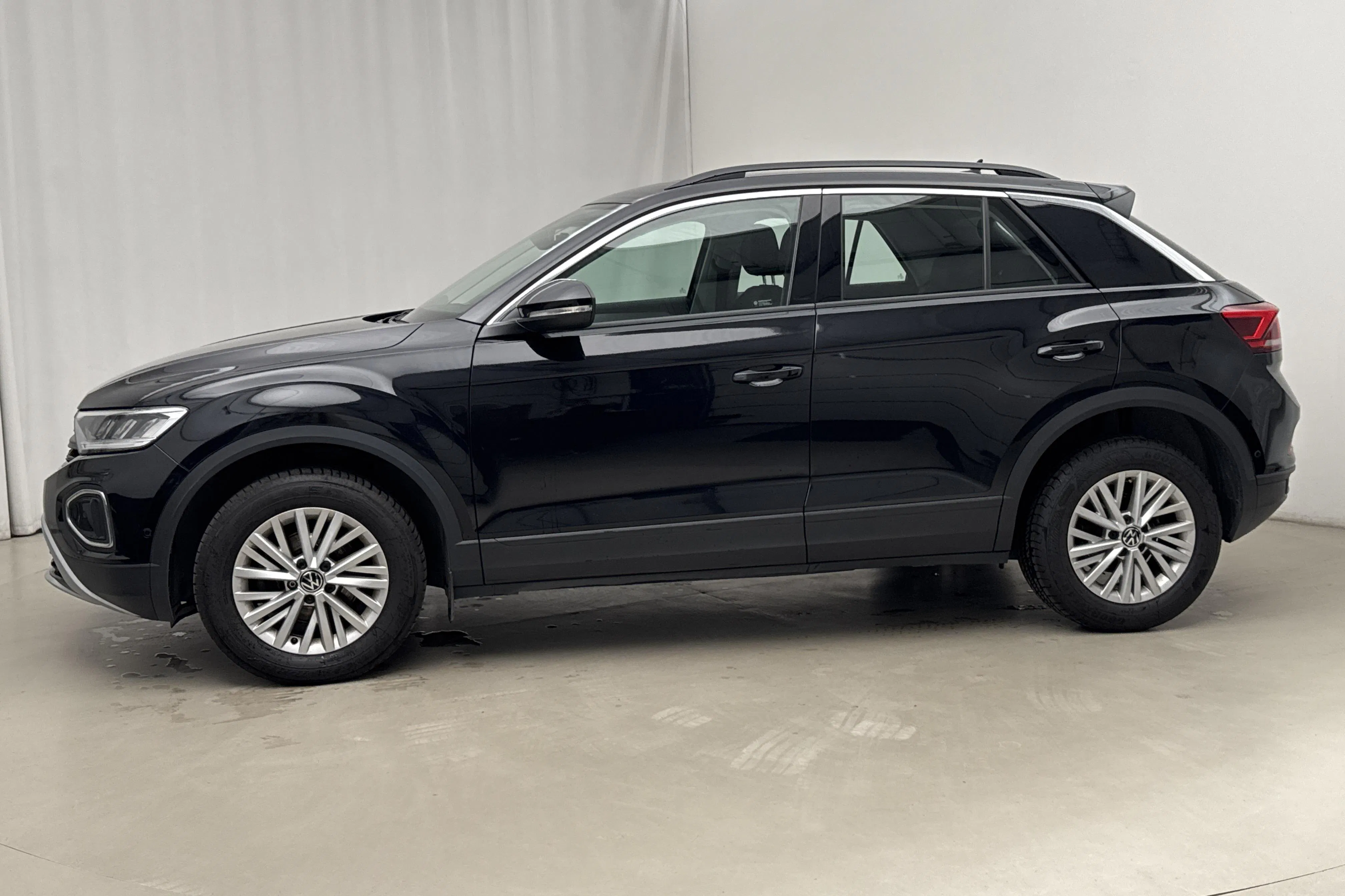 Presentation photo 2 of 16: VW T-Roc 1.0 TSI (110hk) - 79 330 km - Manual - black - 2022
