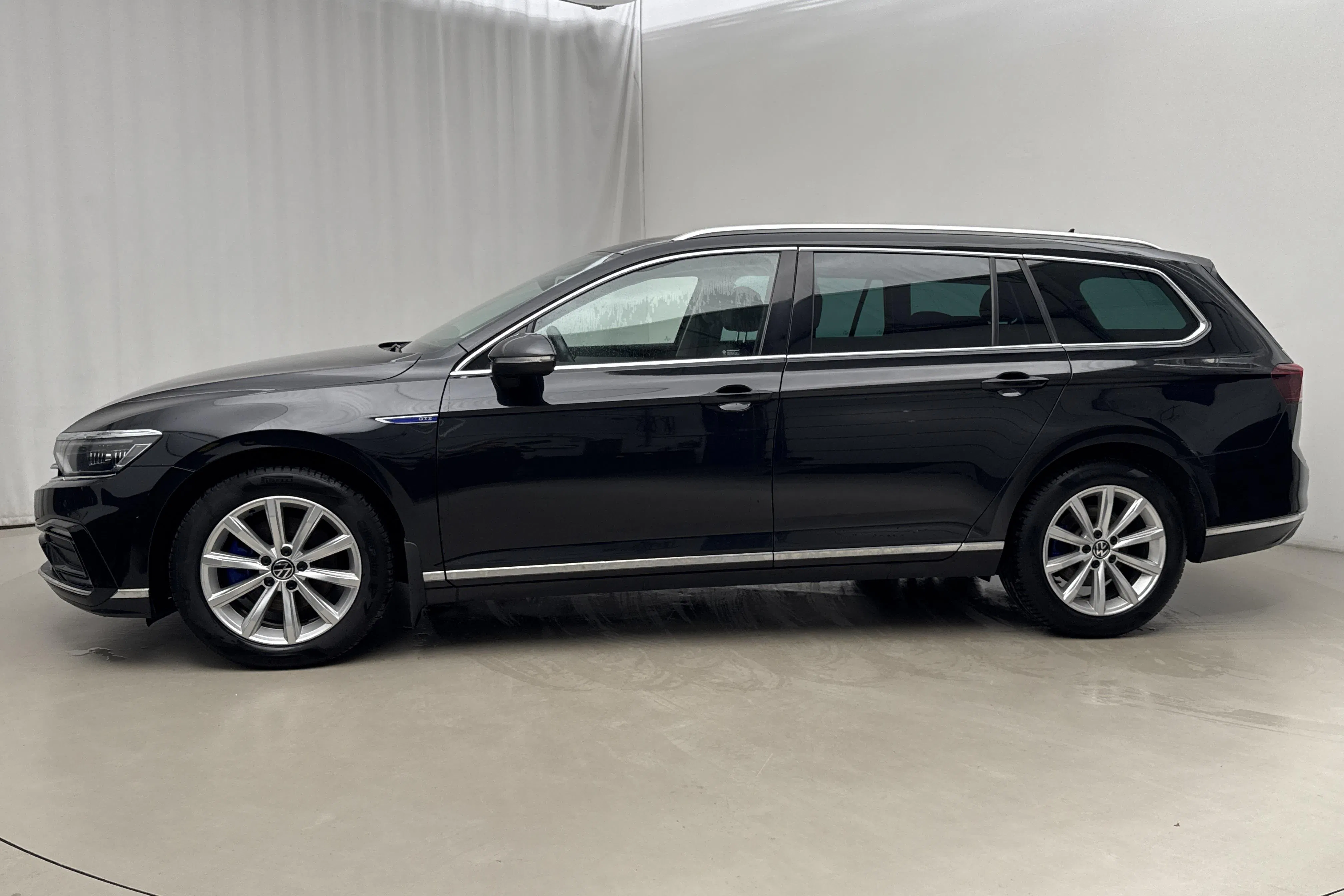 Presentationsfoto 2 av 21: VW Passat 1.4 GTE Sportscombi (218hk) - 7 279 mil - Automat - svart - 2023