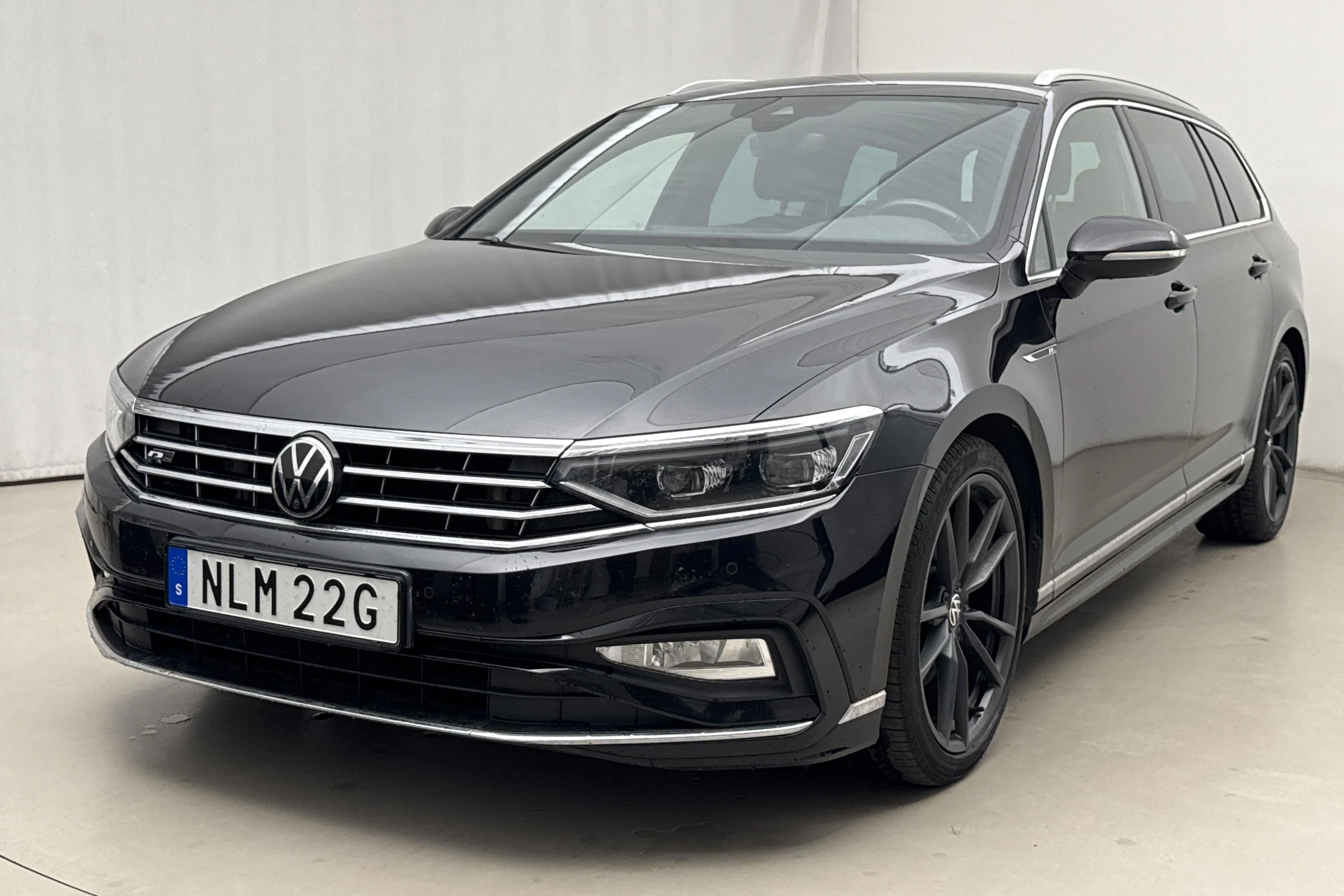 Presentationsfoto 1 av 21: VW Passat 2.0 TDI Sportscombi 4Motion (200hk) - 11 292 mil - Automat - svart - 2021