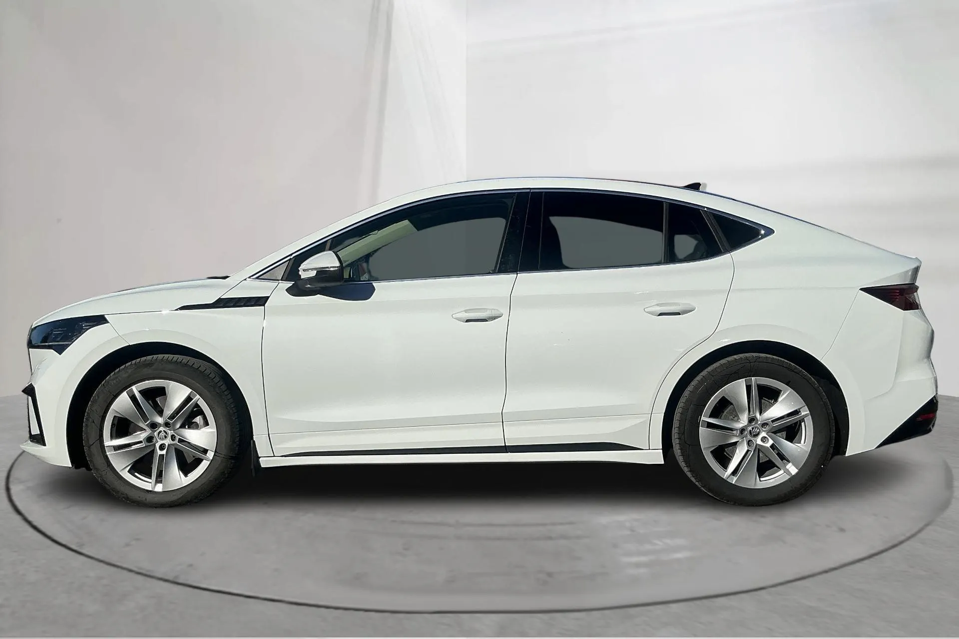 Presentationsfoto 2 av 20: Skoda Enyaq Coupé iV 85x (286hk) - 5 005 mil - Automat - vit - 2024