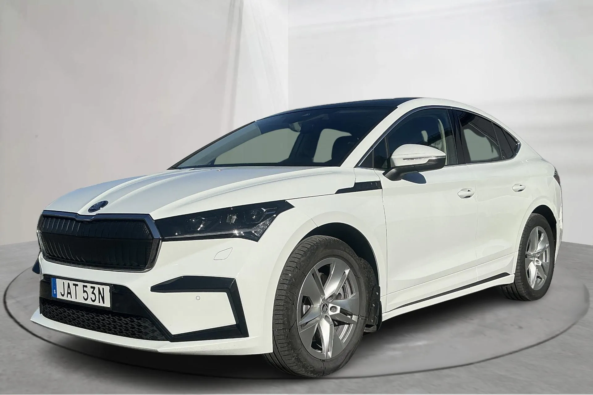 Presentationsfoto 1 av 20: Skoda Enyaq Coupé iV 85x (286hk) - 5 005 mil - Automat - vit - 2024
