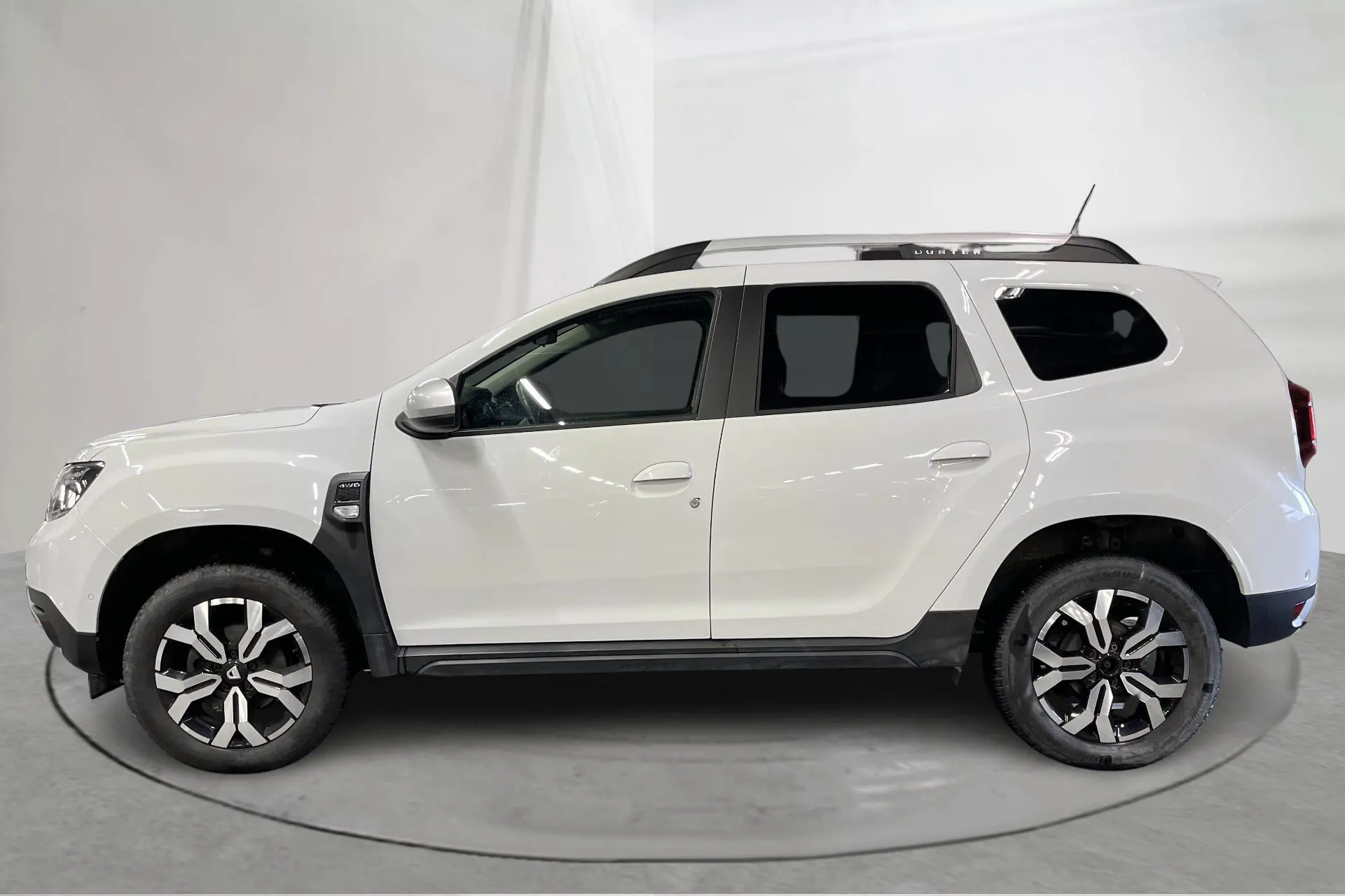 Presentation photo 2 of 19: Dacia Duster 1.5 dCi 4x4 (115hk) - 63 020 km - Manual - white - 2023