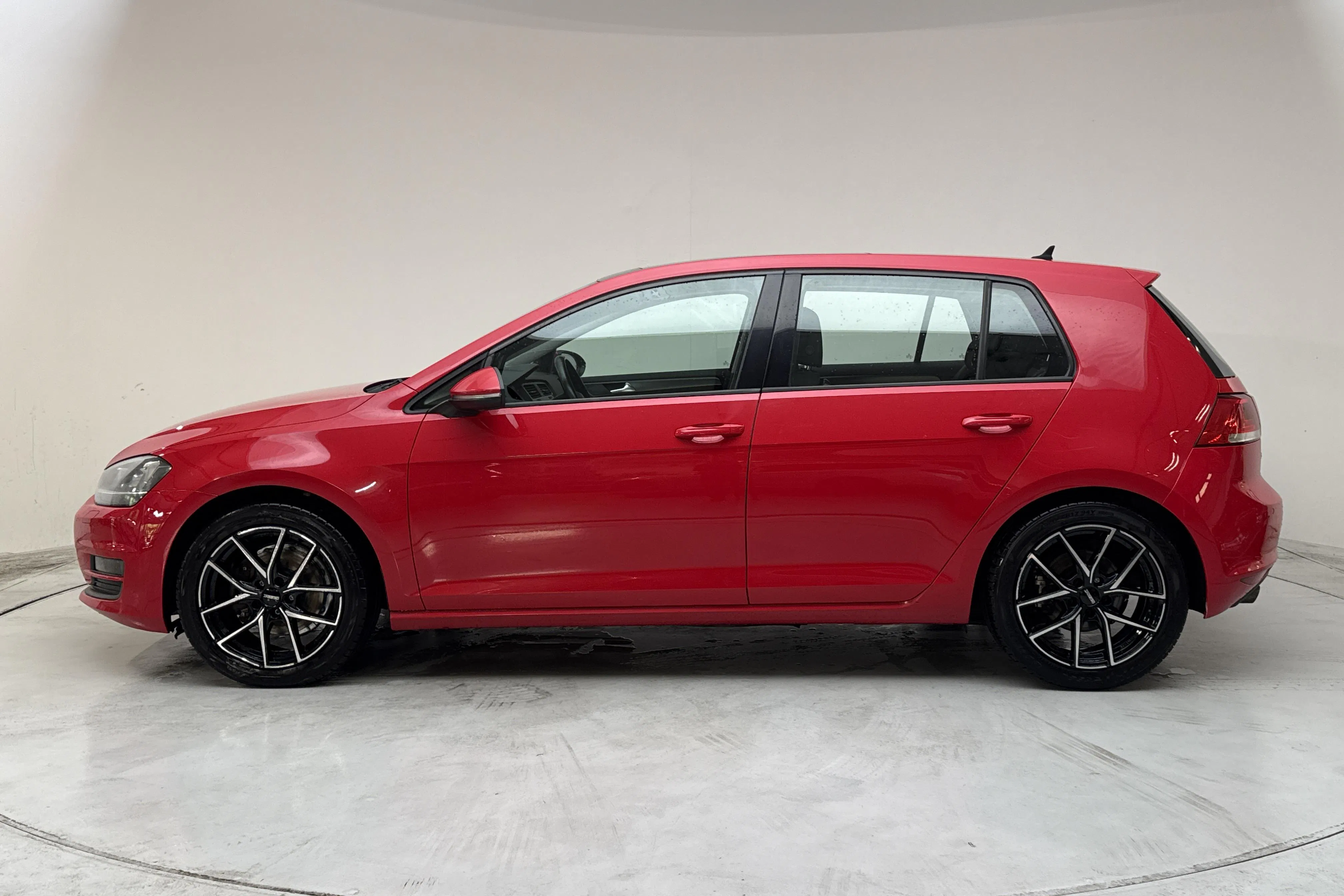 Presentation photo 2 of 15: VW Golf VII 1.6 TDI BlueMotion Technology 5dr 4Motion (105hk) - 198 730 km - Manual - red - 2013