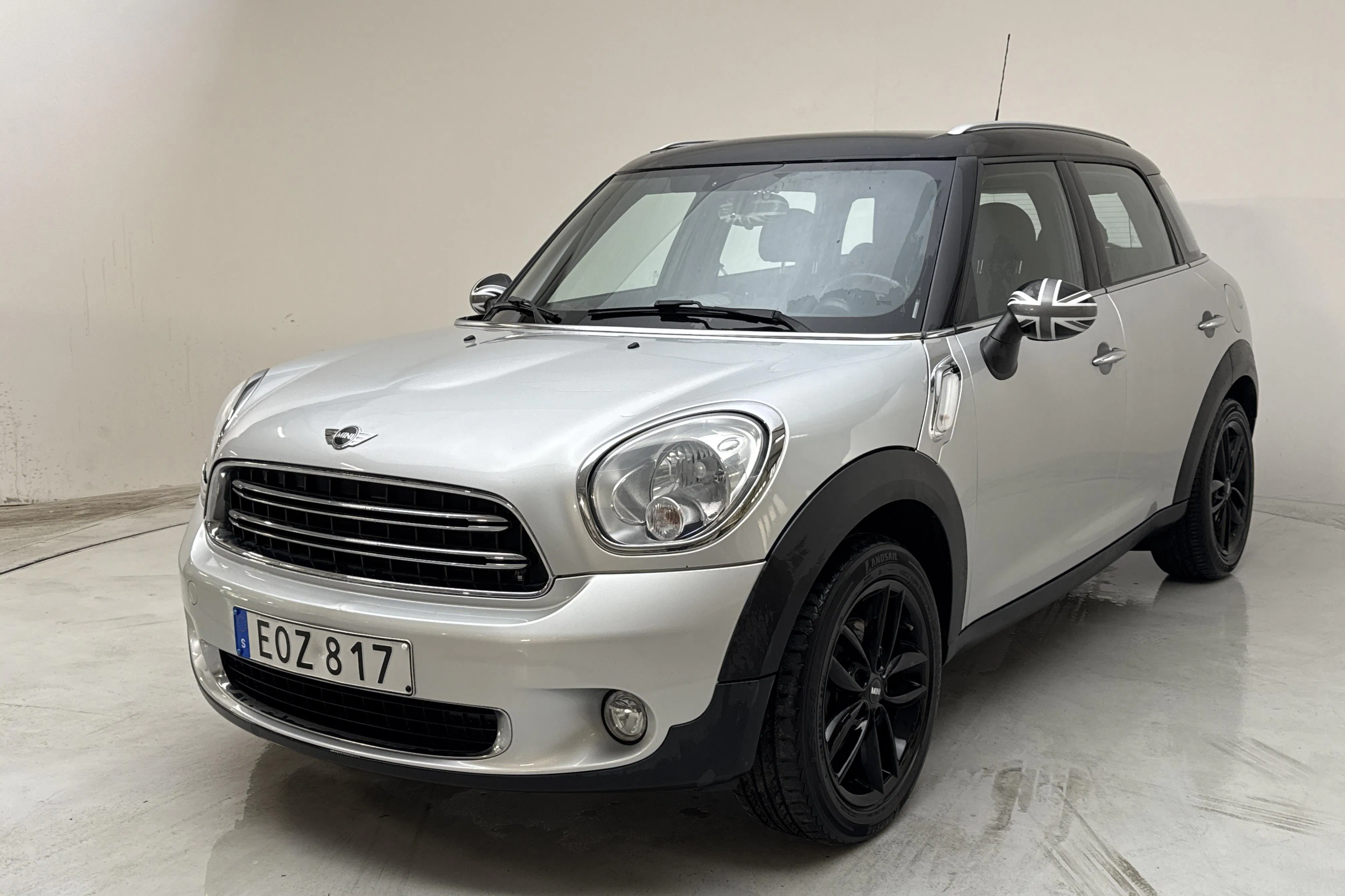 Presentation photo 1 of 13: MINI Cooper Countryman (122hk) - 142 920 km - Manual - silver - 2015