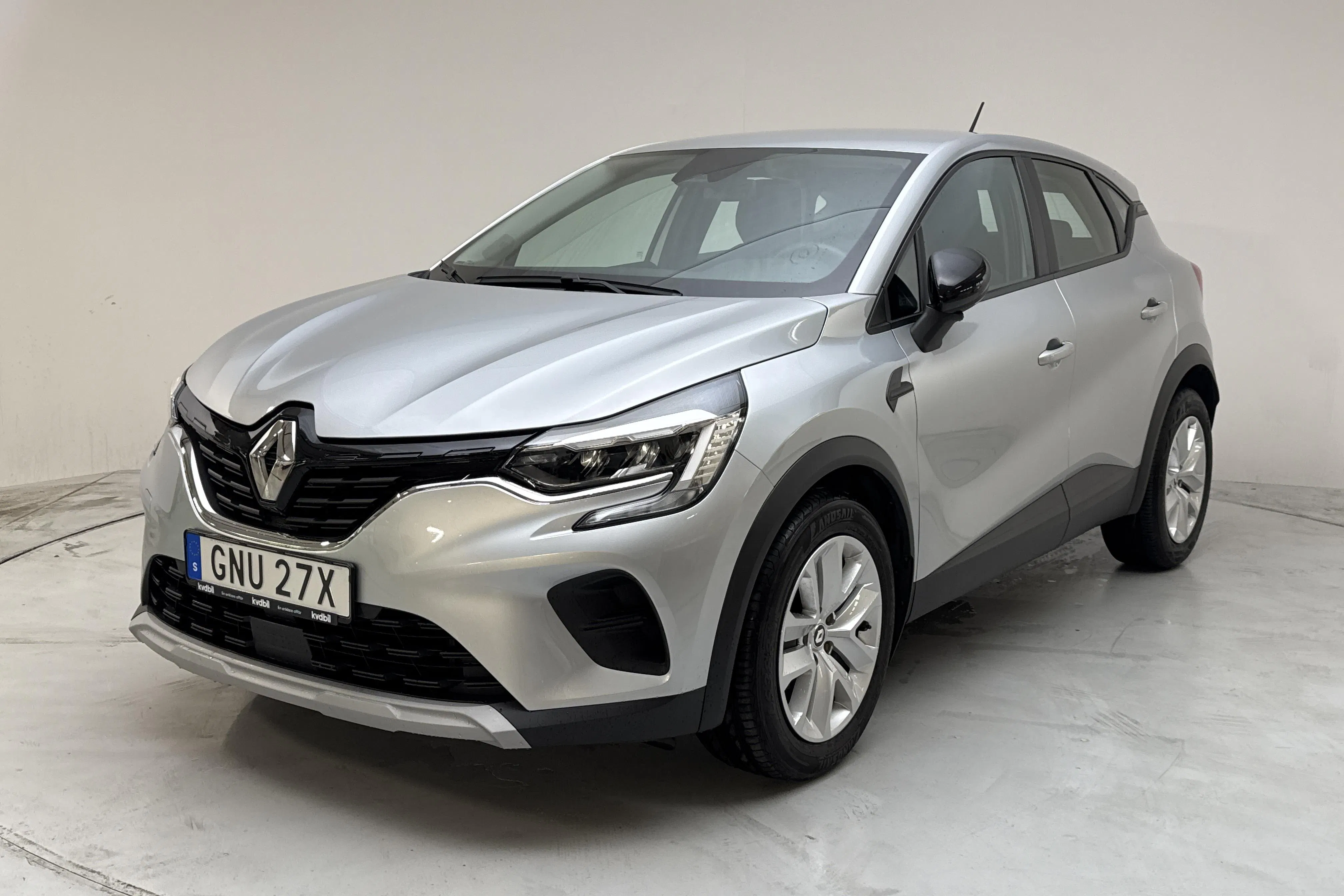 Presentationsfoto 1 av 11: Renault Captur 1.0 TCe (90hk) - 6 038 mil - Manuell - grå - 2021