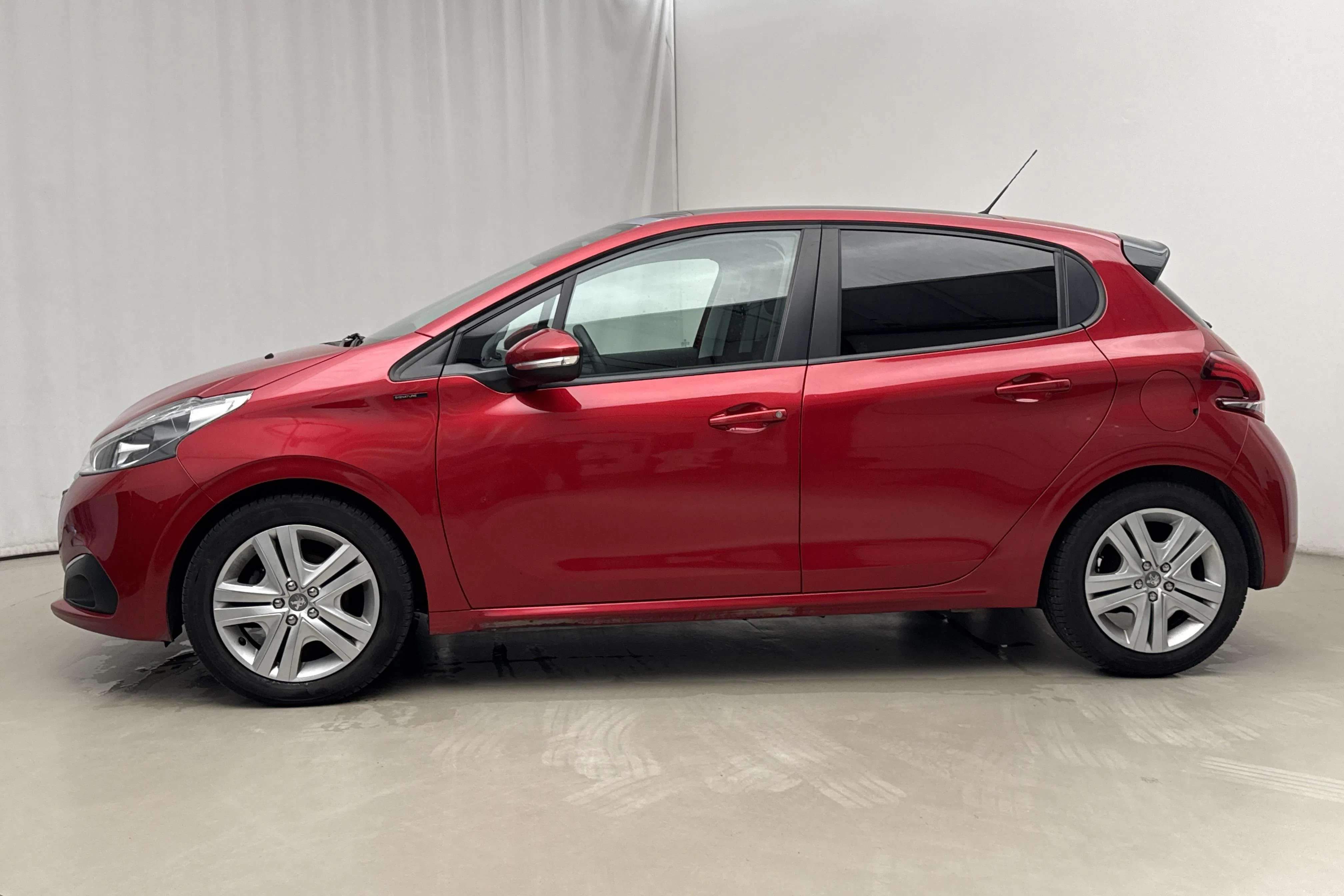 Presentationsfoto 2 av 18: Peugeot 208 PureTech 5dr (82hk) - 7 215 mil - Manuell - 2019