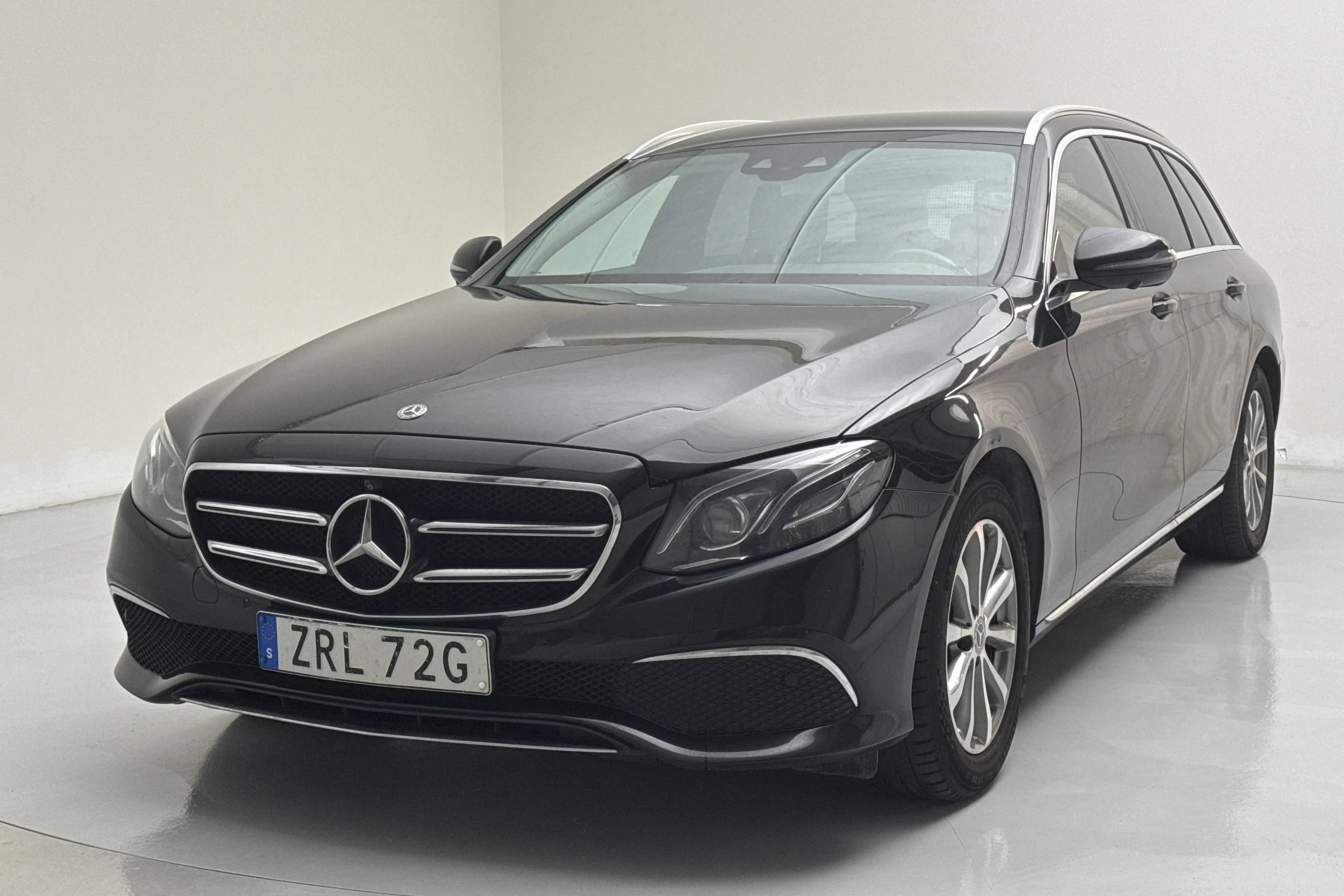 Presentation photo 1 of 16: Mercedes E 200 d Kombi S213 (150hk) - 245 770 km - Automatic - black - 2019
