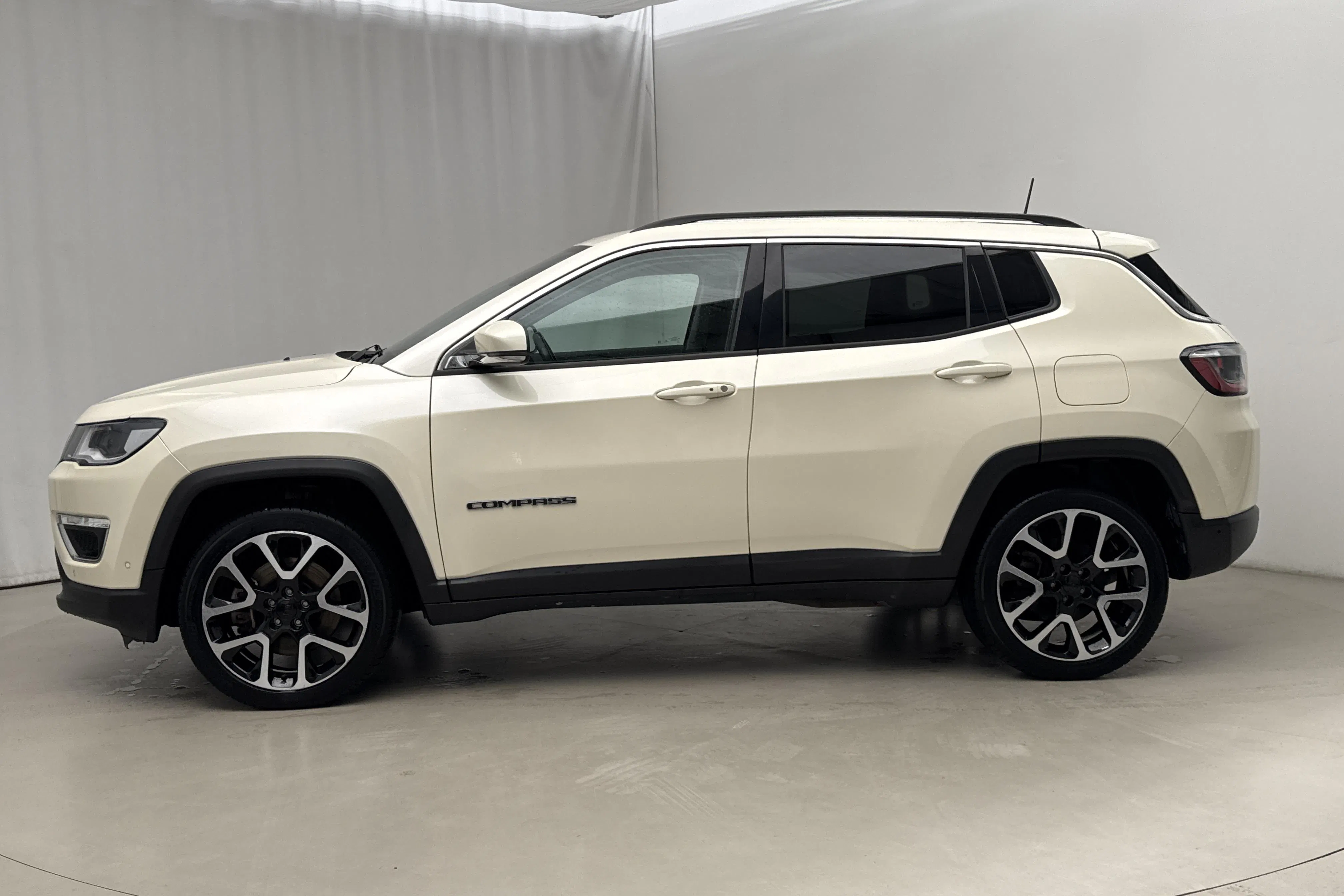 Presentation photo 2 of 19: Jeep Compass 1.3 PHEV 4WD (190hk) - 91 300 km - Automatic - white - 2020