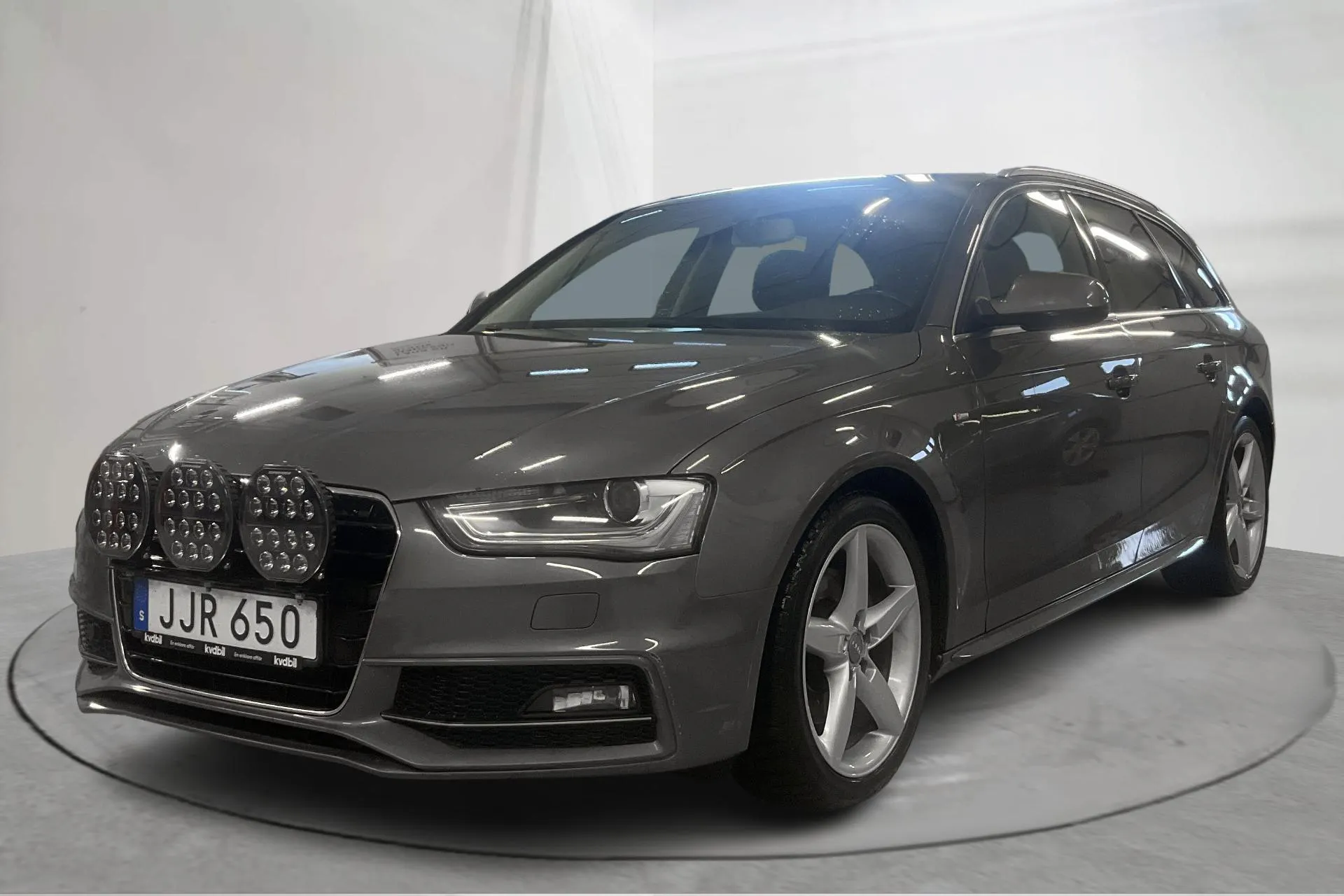 Presentationsfoto 1 av 16: Audi A4 2.0 TDI clean diesel Avant quattro (190hk) - 17 720 mil - Automat - grå - 2015