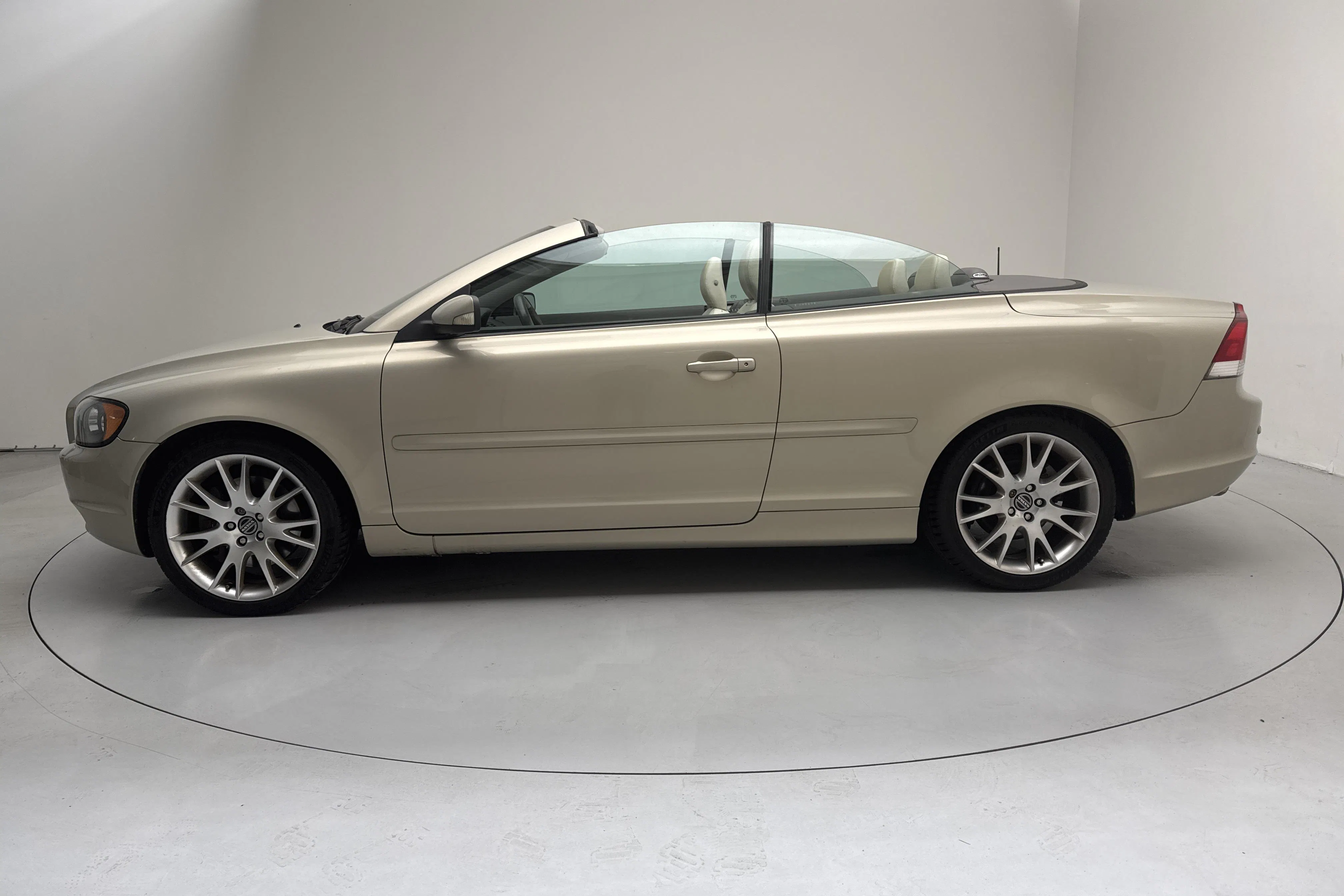 Presentation photo 2 of 16: Volvo C70 T5 Cabriolet (220hk) - 126 030 km - Automatic - orange - 2006