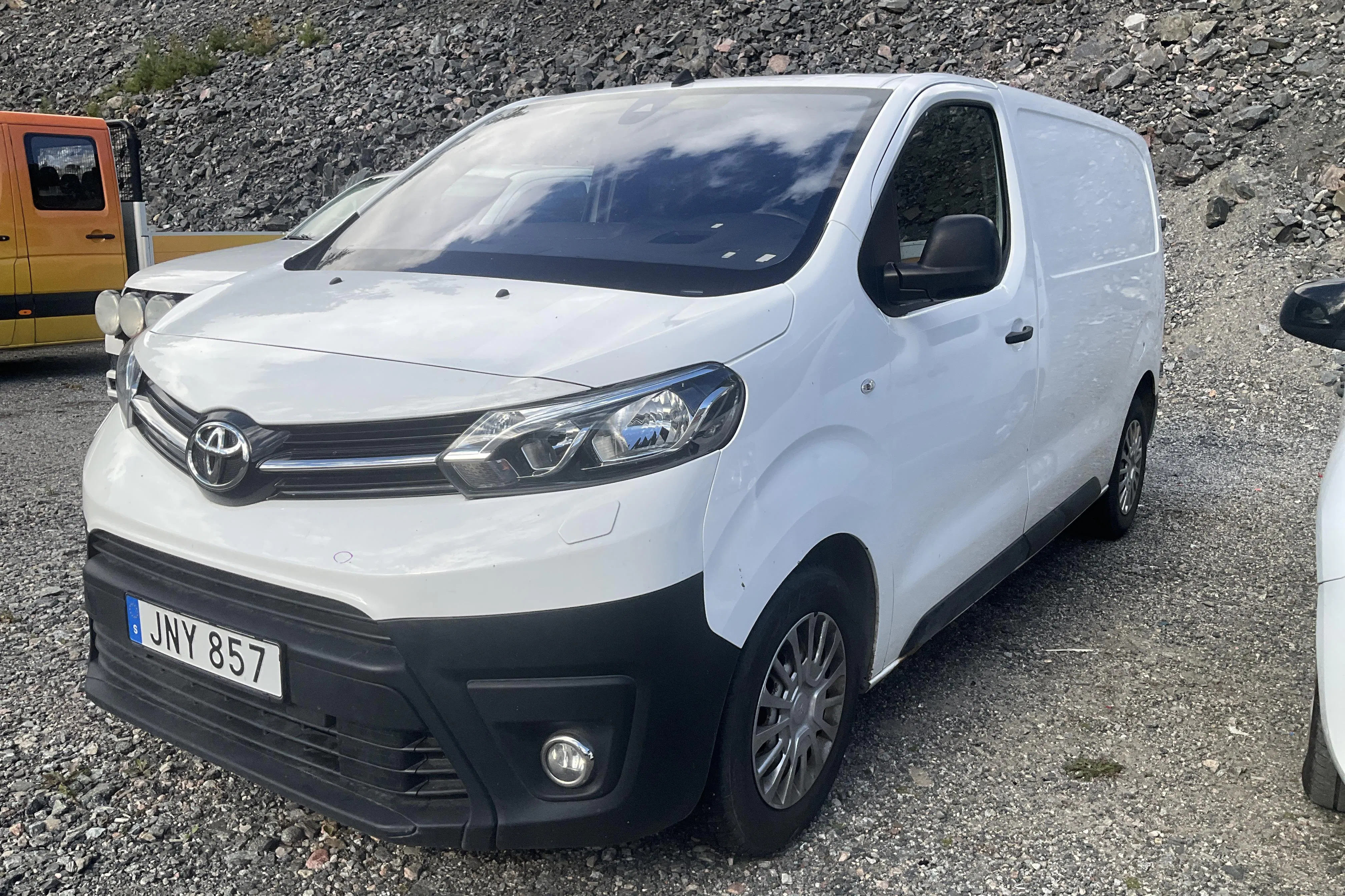 Presentationsfoto 1 av 14: Toyota PROACE 2.0D (120hk) - 9 241 mil - Manuell - vit - 2018