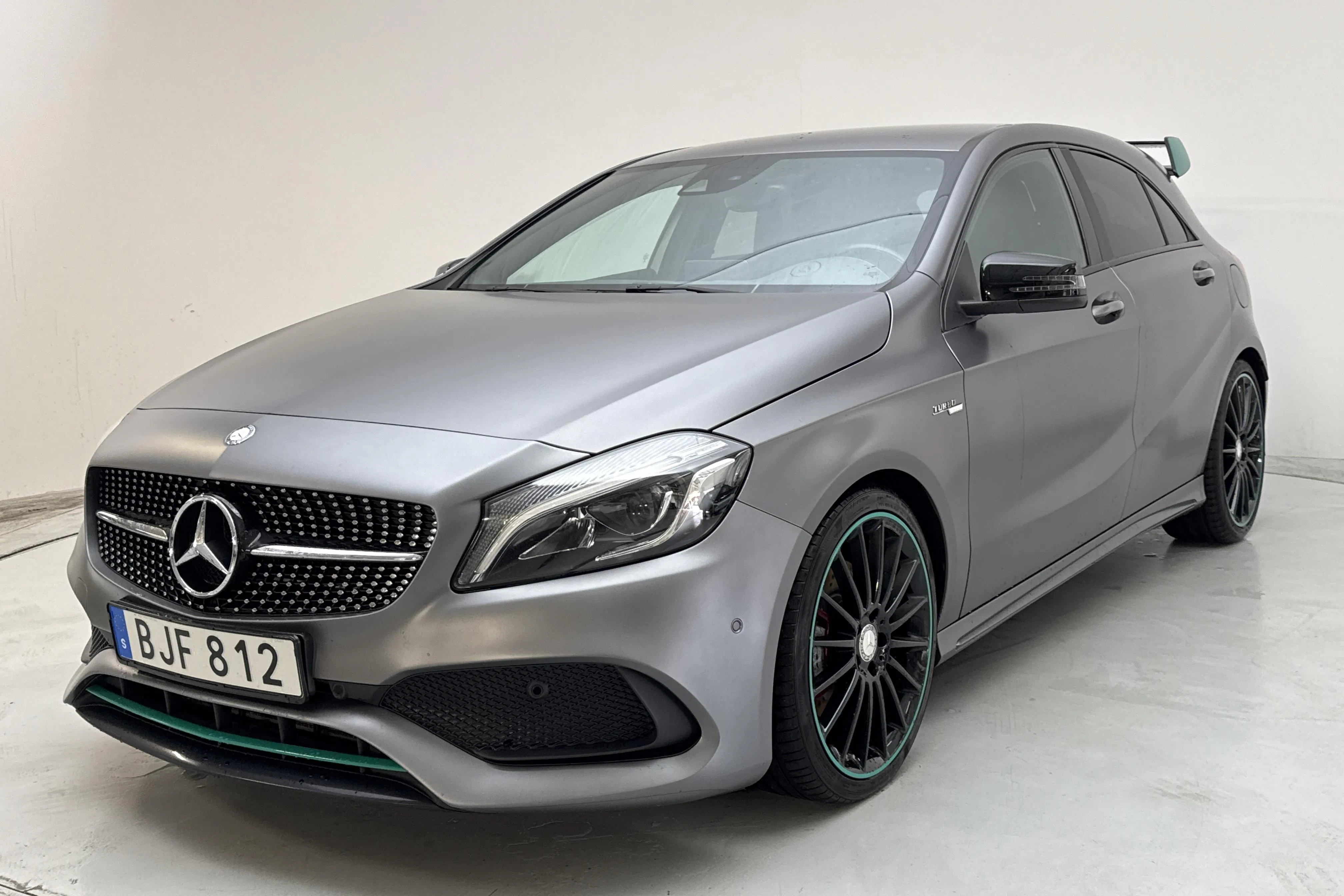Presentation photo 1 of 14: Mercedes A 250 Sport 5dr 4MATIC W176 (218hk) - 105 620 km - Automatic - gray - 2016