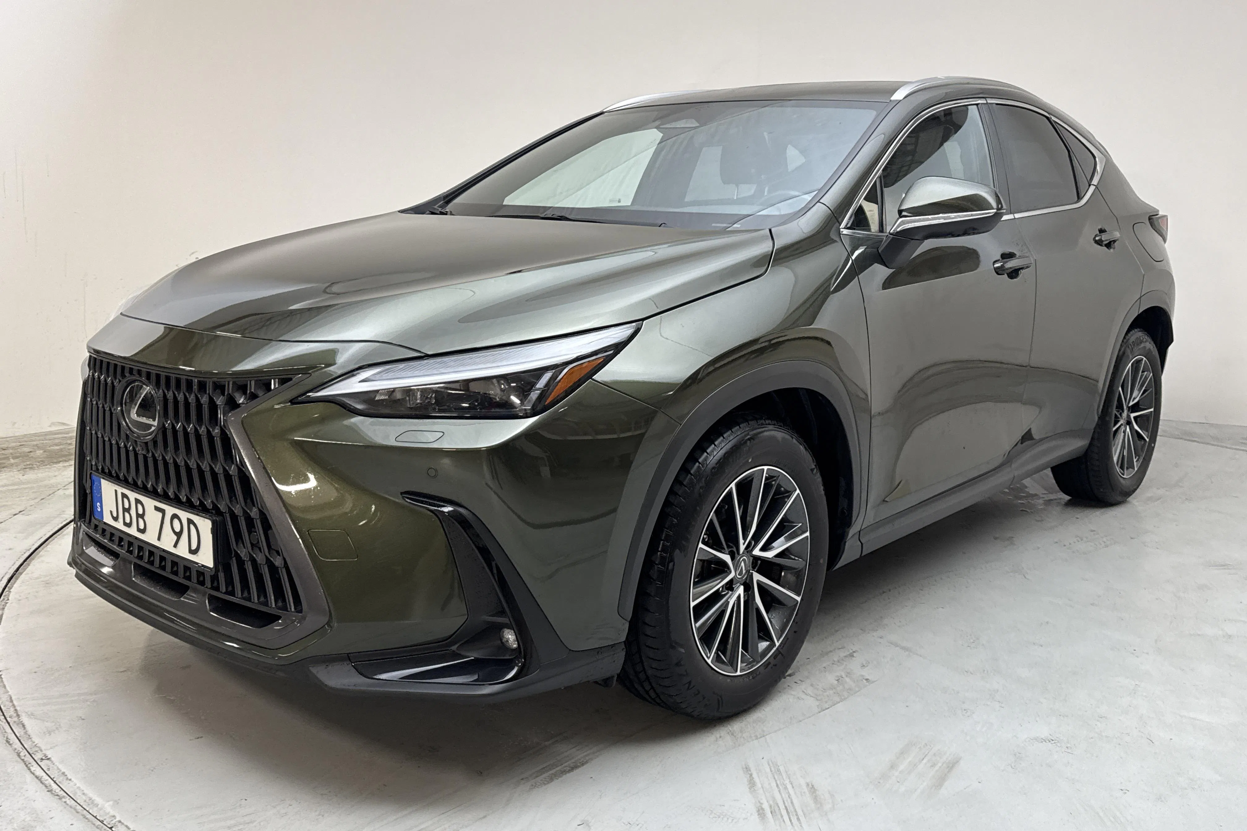 Presentationsfoto 1 av 14: Lexus NX 350h AWD (275hk) - 4 116 mil - Automat - grön - 2024