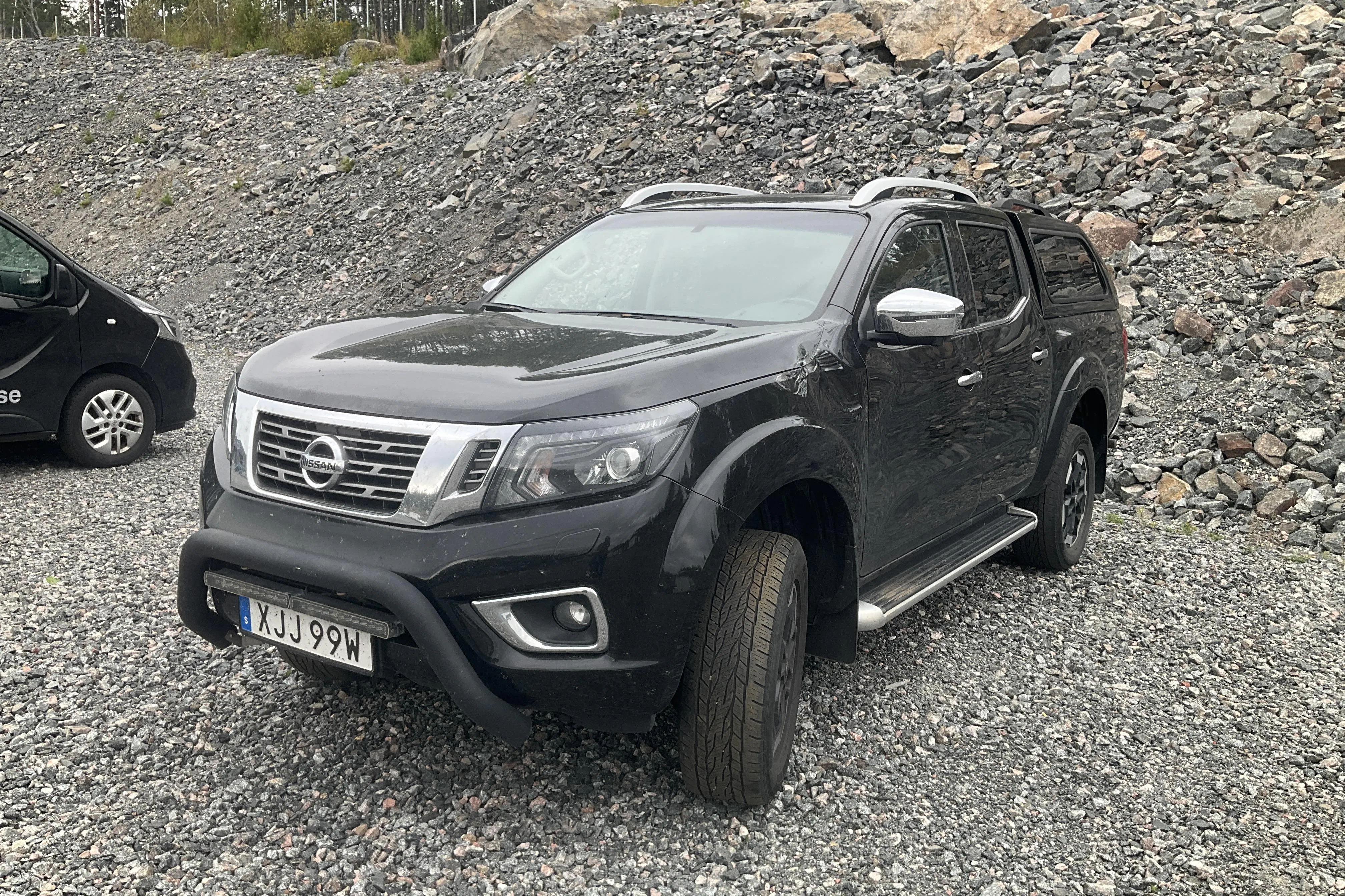 Presentation photo 1 of 14: Nissan Navara 2.3 dCi 4x4 (190hk) - 206 390 km - Automatic - black - 2021