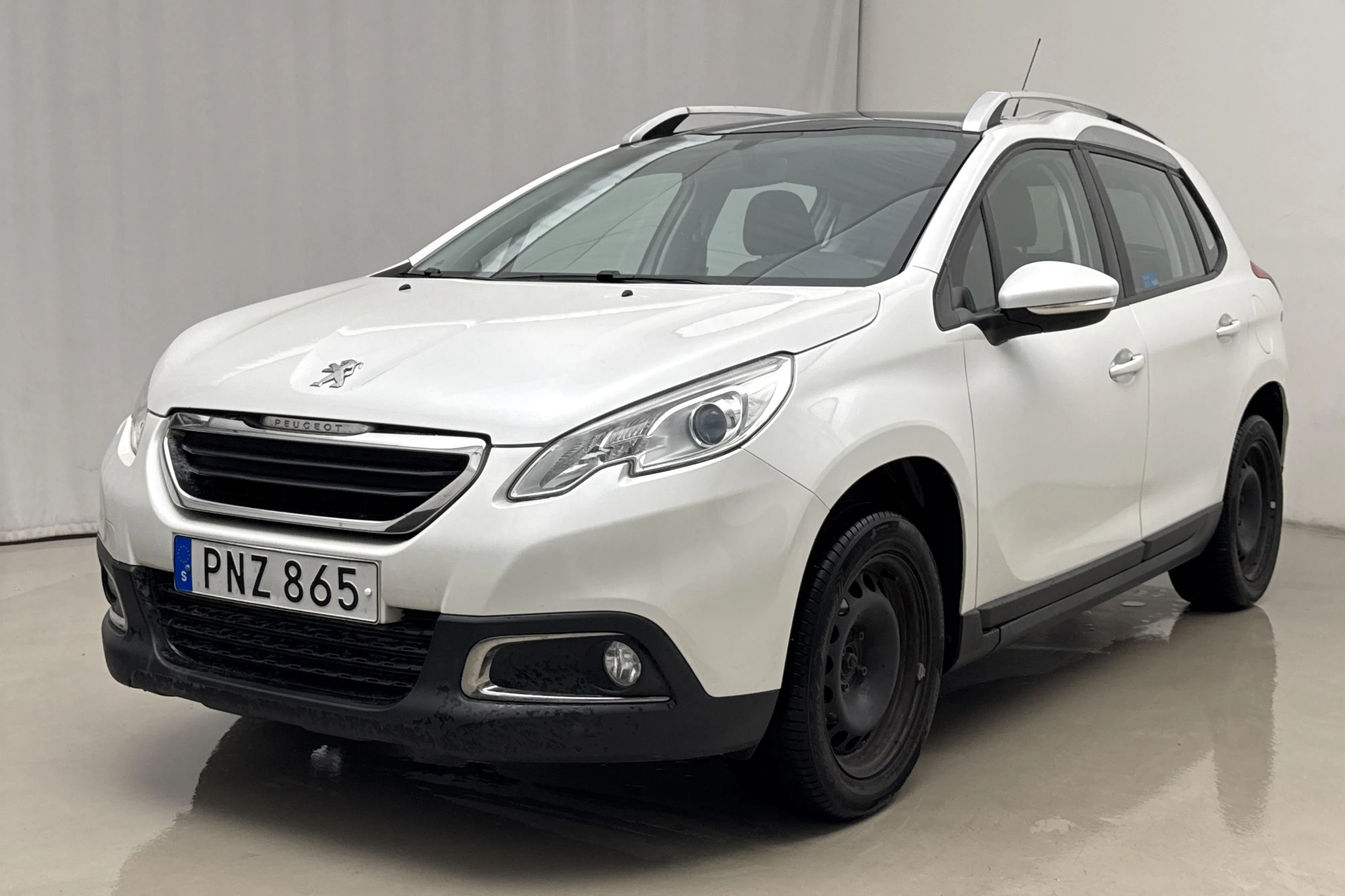 Presentation photo 1 of 17: Peugeot 2008 1.2 VTi (82hk) - 130 580 km - Automatic - white - 2016