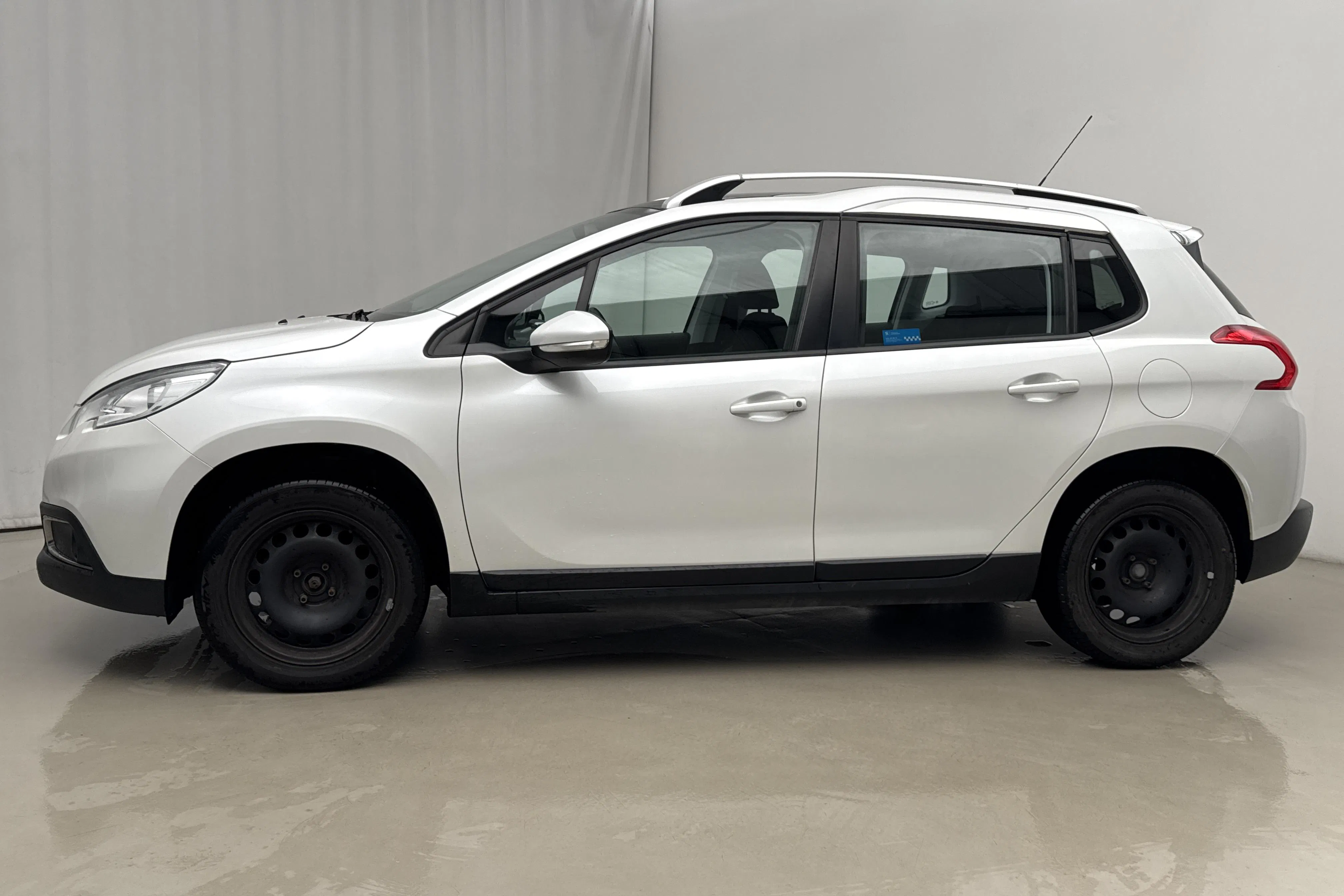 Presentation photo 2 of 17: Peugeot 2008 1.2 VTi (82hk) - 130 580 km - Automatic - white - 2016