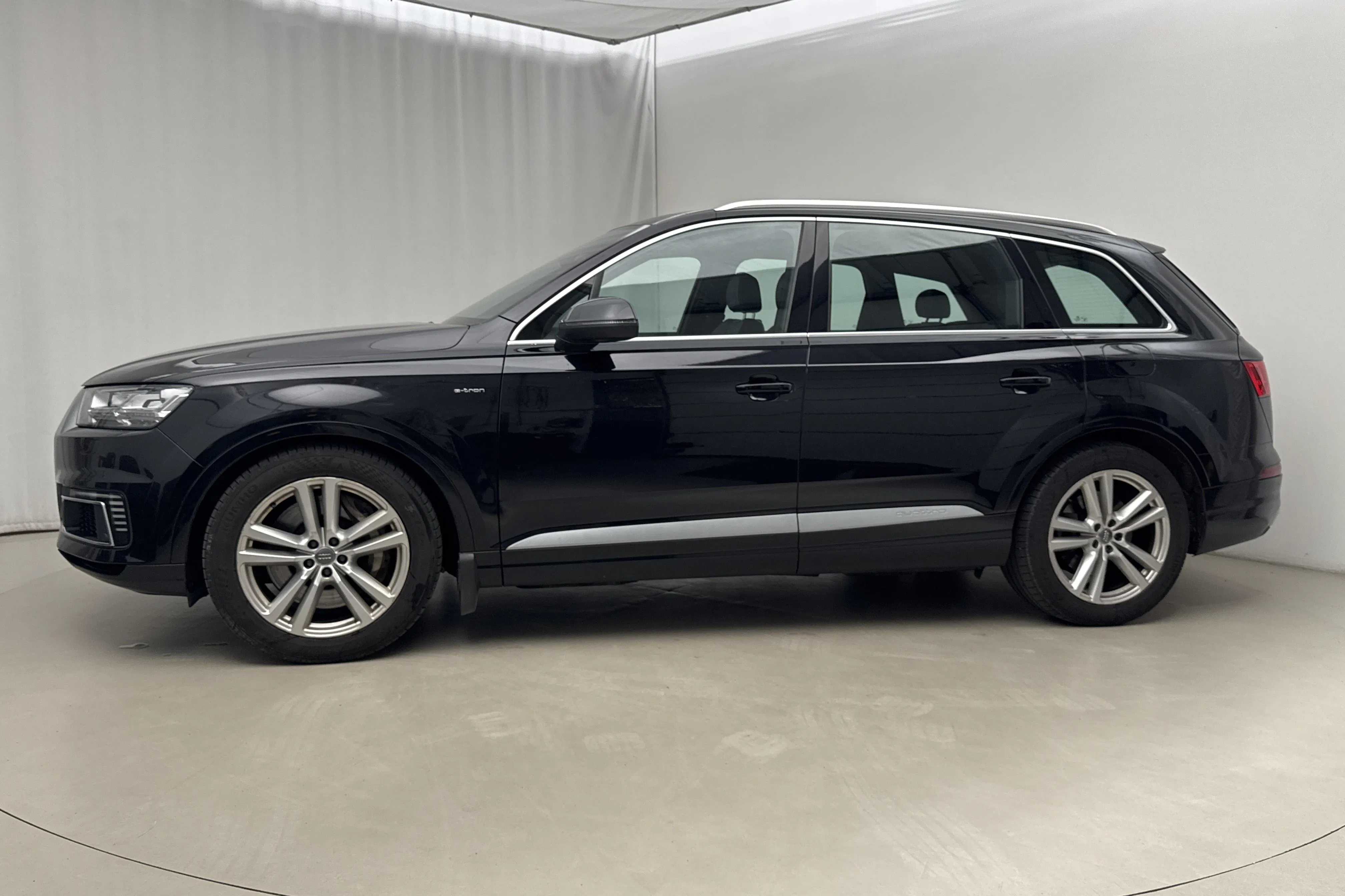 Presentationsfoto 2 av 23: Audi Q7 3.0 TDI e-tron quattro (373hk) - 13 767 mil - Automat - svart - 2018