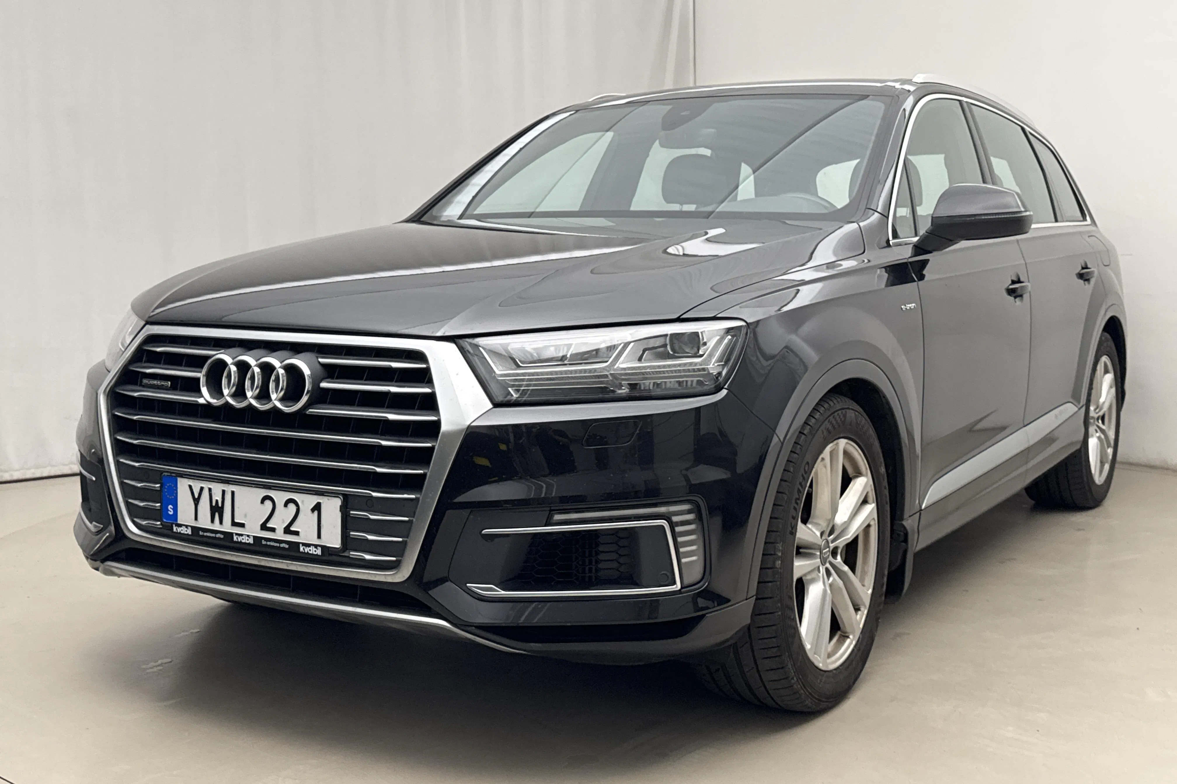 Presentationsfoto 1 av 23: Audi Q7 3.0 TDI e-tron quattro (373hk) - 13 767 mil - Automat - svart - 2018