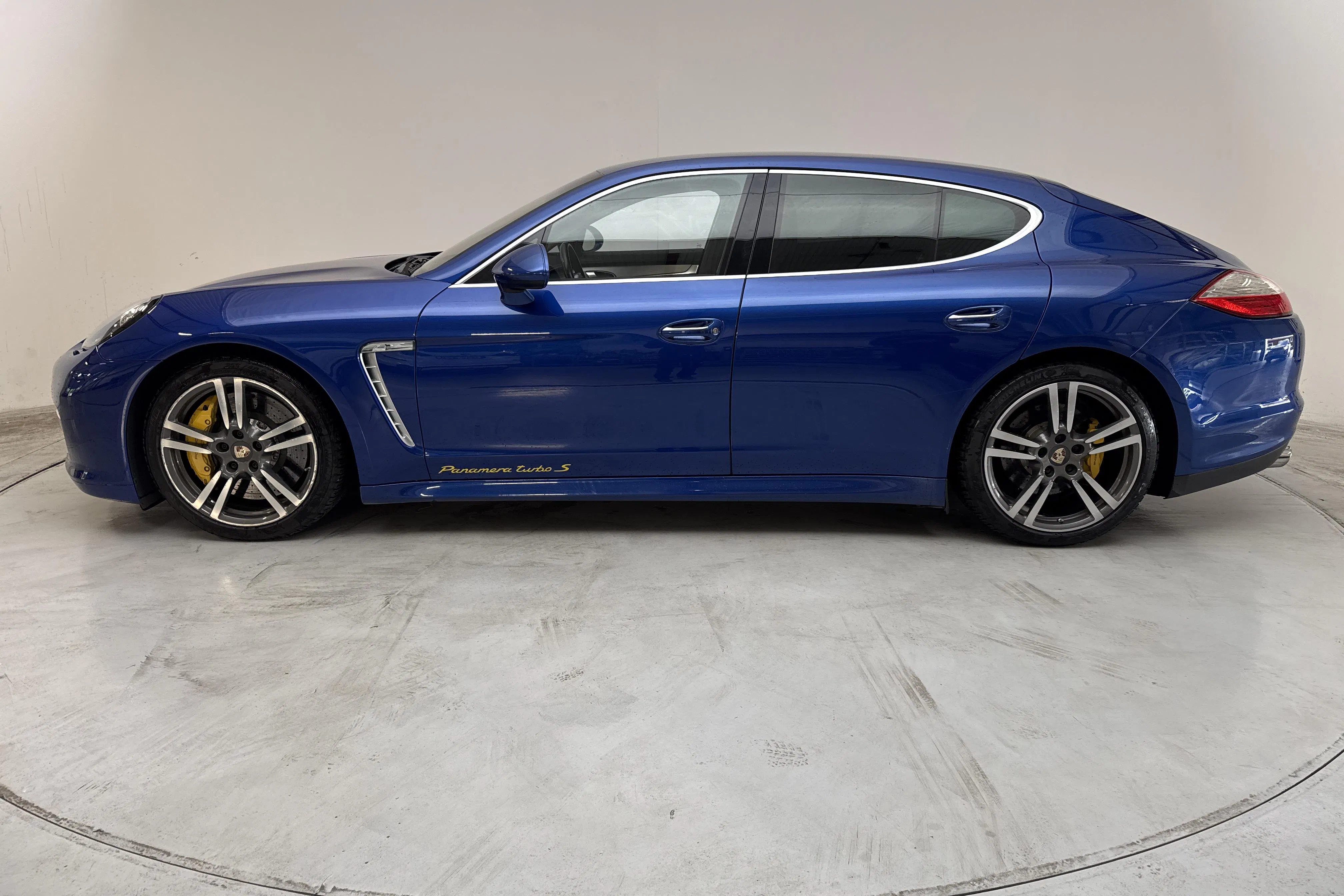 Presentation photo 2 of 16: Porsche Panamera Turbo S (550hk) - 165 500 km - Automatic - blue - 2012