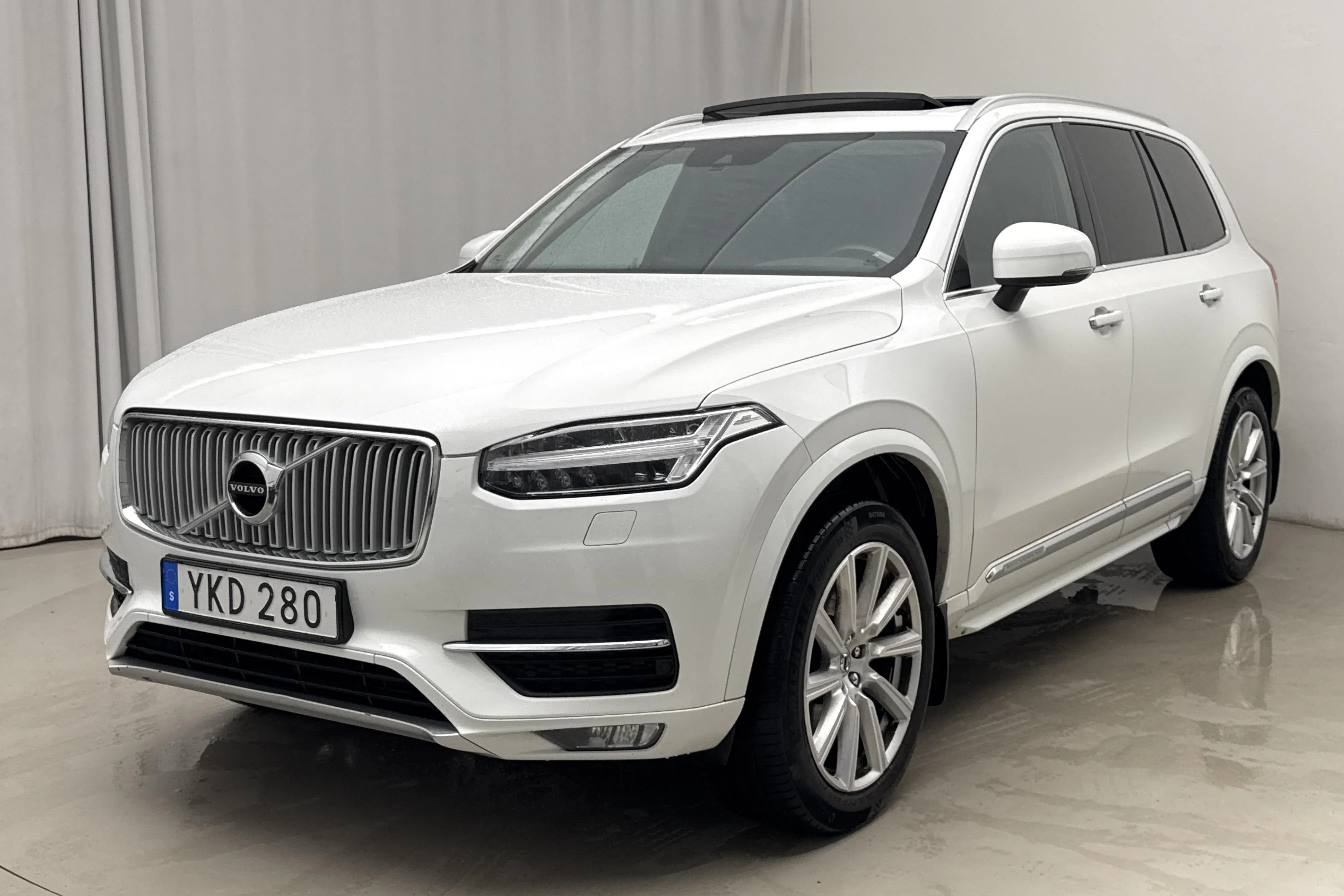 Presentation photo 1 of 24: Volvo XC90 D5 AWD (235hk) - 216 170 km - Automatic - white - 2017