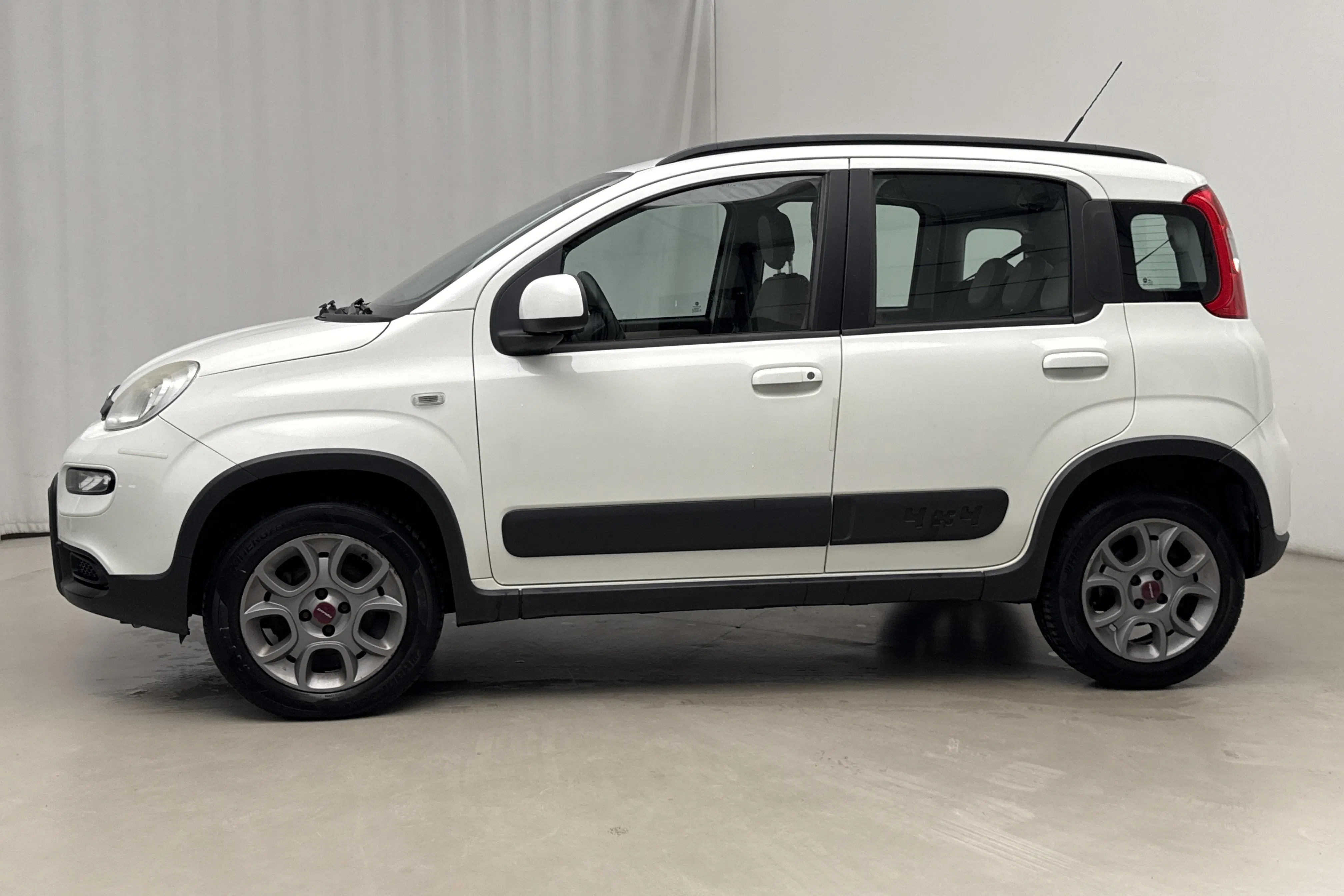 Presentation photo 2 of 14: Fiat Panda 0.9 4x4 (85hk) - 129 030 km - Manual - white - 2013